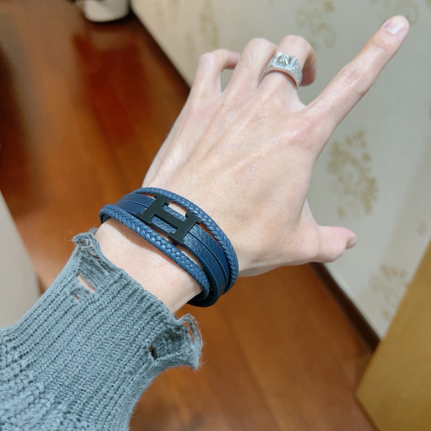 Bracciale Hermes New H metallo nero opaco pelle blu navy 19 cm