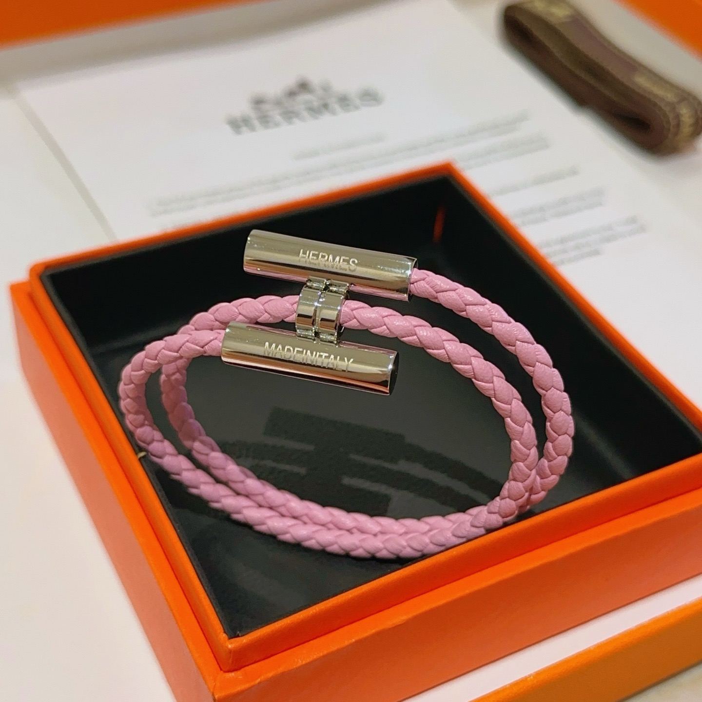 Bracciale Hermes Tournis Tresse Pelle intrecciata rosa chiaro con hardware in metallo color argento palladio T2