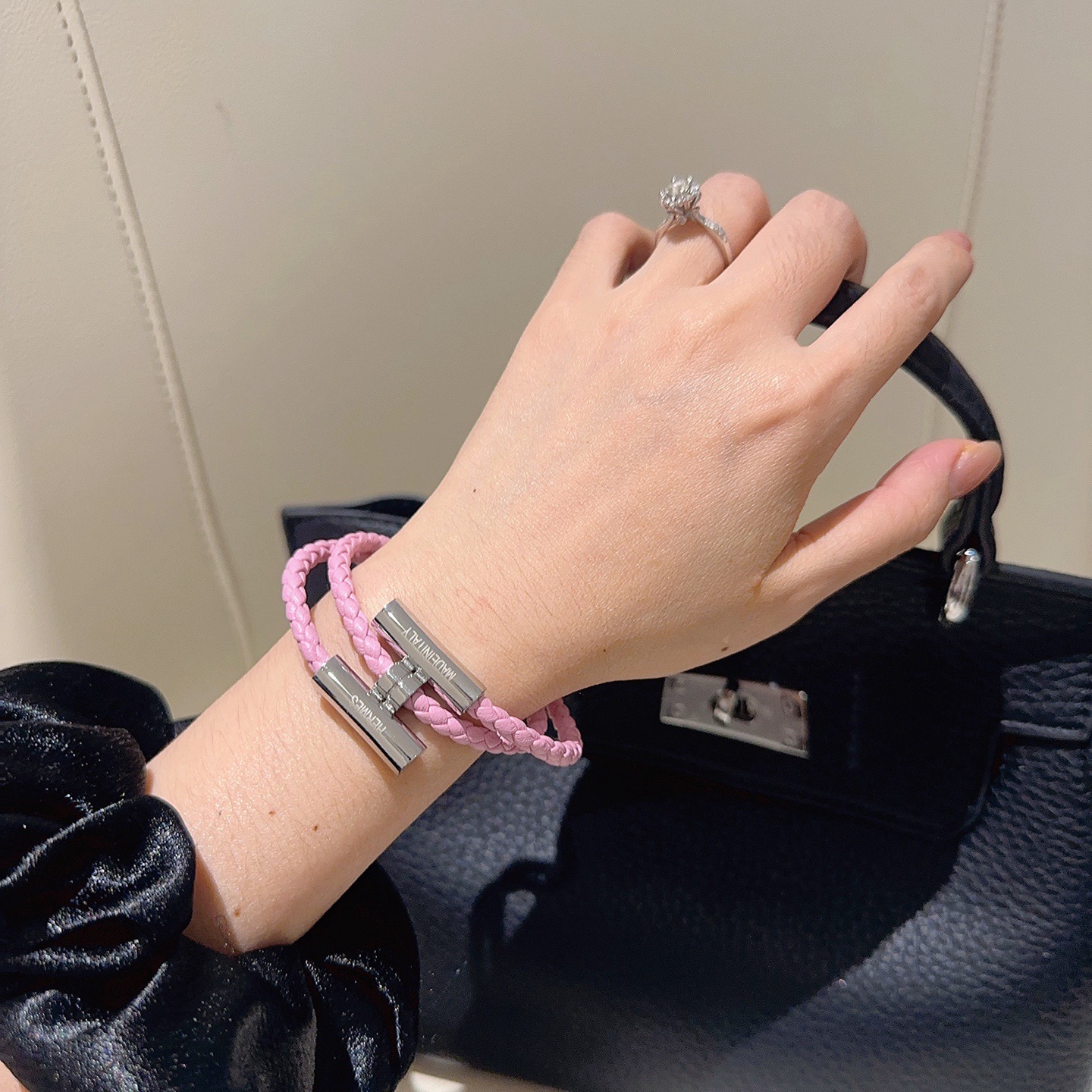 Bracciale Hermes Tournis Tresse Pelle intrecciata rosa chiaro con hardware in metallo color argento palladio T2