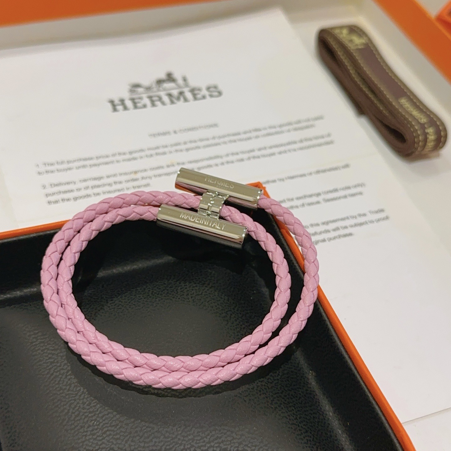 Bracciale Hermes Tournis Tresse Pelle intrecciata rosa chiaro con hardware in metallo color argento palladio T2