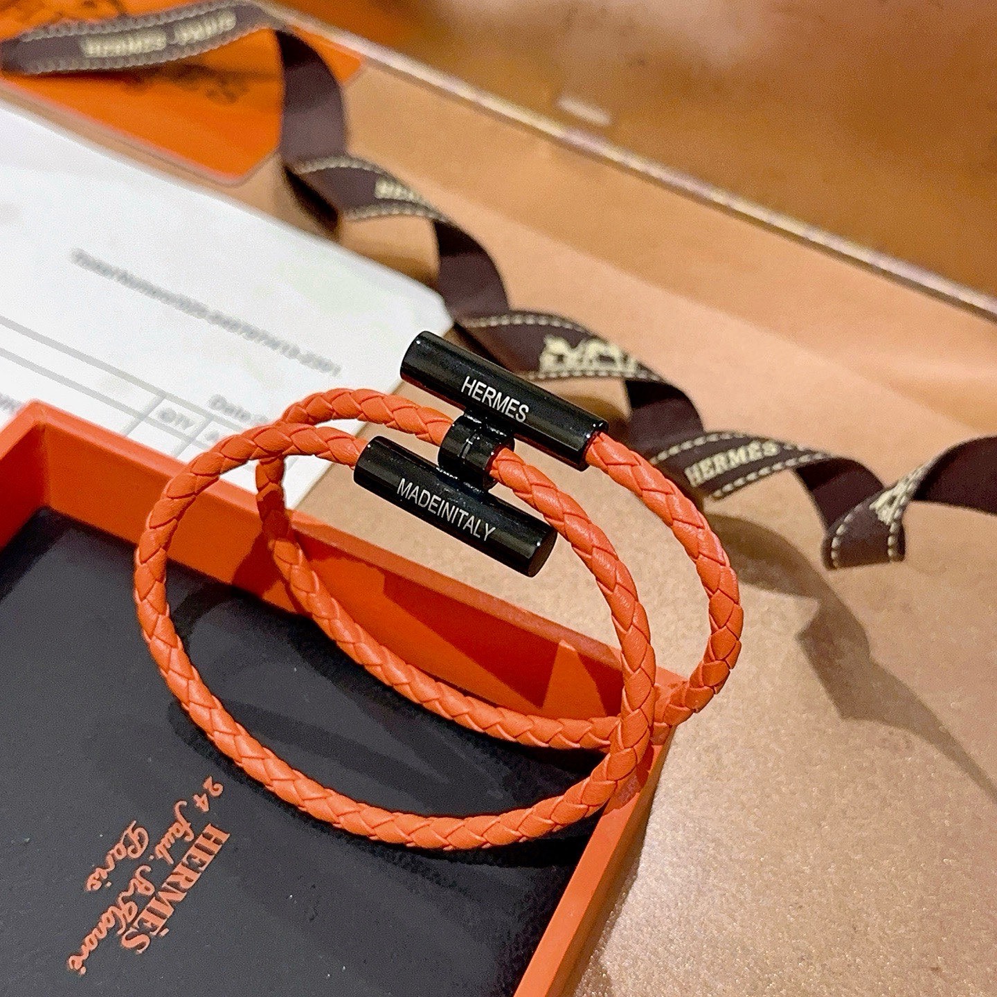 Bracciale Hermes Tournis Tresse Pelle intrecciata arancione con hardware in metallo nero 19 cm