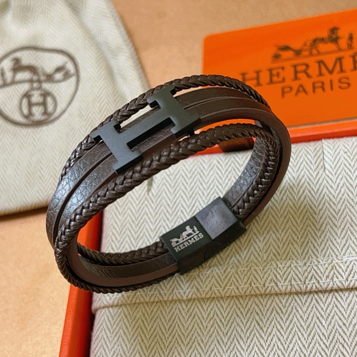 Pulseira Hermes H couro preto fosco metal marrom escuro 19 cm