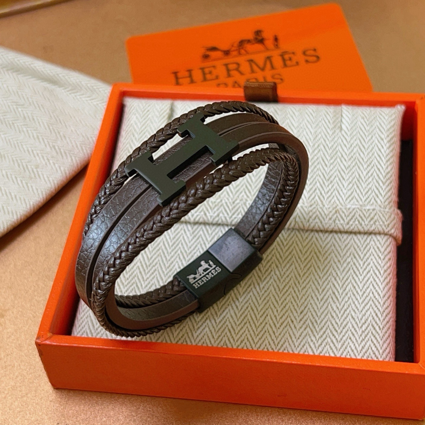 Pulseira Hermes H couro preto fosco metal marrom escuro 19 cm