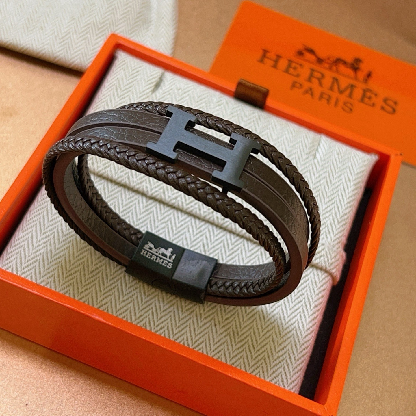 Pulseira Hermes H couro preto fosco metal marrom escuro 19 cm