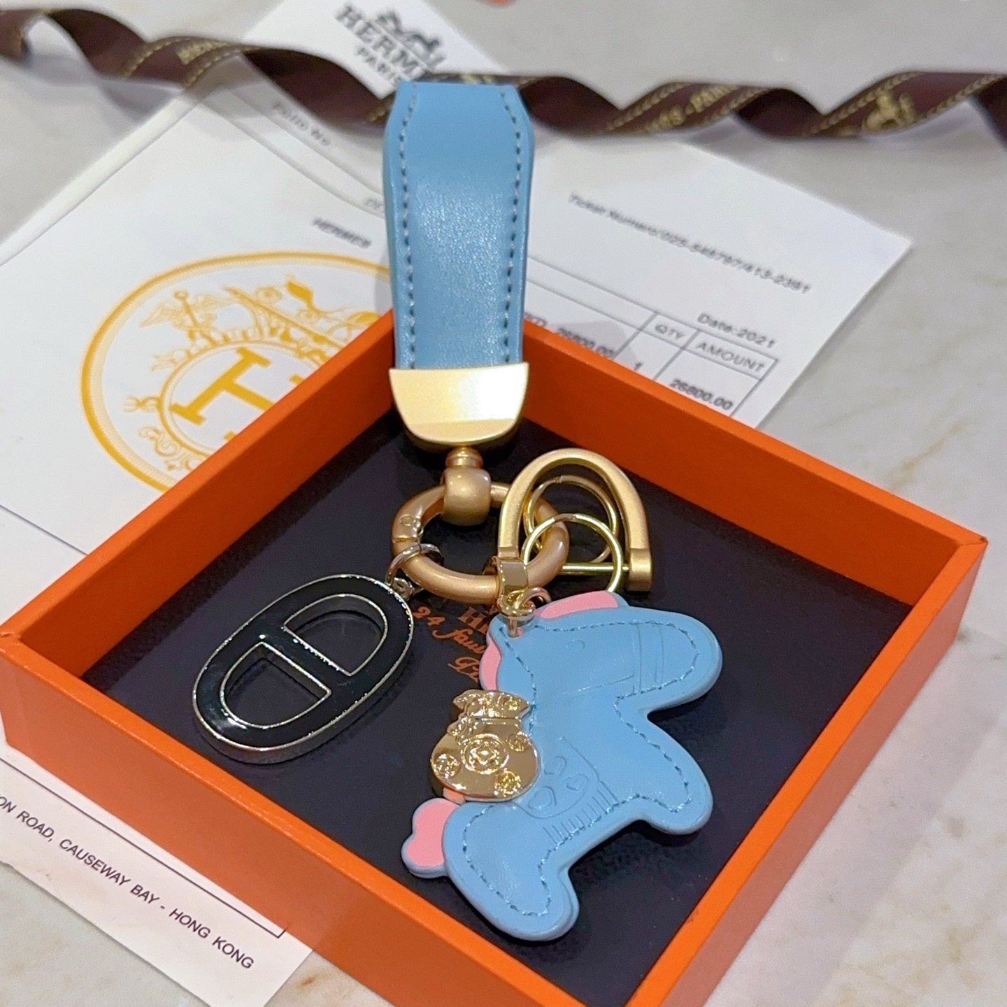 Ciondolo portachiavi Hermes Rodeo Horse Charm Pelle azzurra con accenti rosa hardware oro opaco nero e argento Ciondolo Chaine d Ancre 10 cm di lunghezza totale