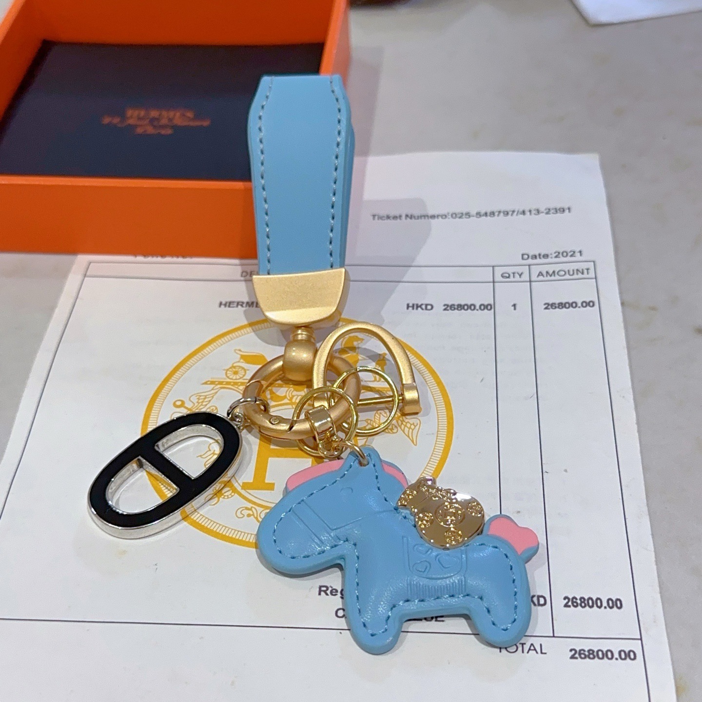 Ciondolo portachiavi Hermes Rodeo Horse Charm Pelle azzurra con accenti rosa hardware oro opaco nero e argento Ciondolo Chaine d Ancre 10 cm di lunghezza totale