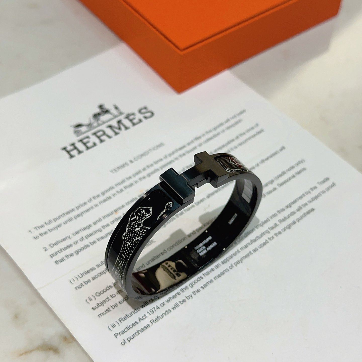 Bracciale Hermes Clic H Rose Azalee Cheetah Print Metallo nero opaco con smalto bianco stampa ghepardo smalto interno rosso 17