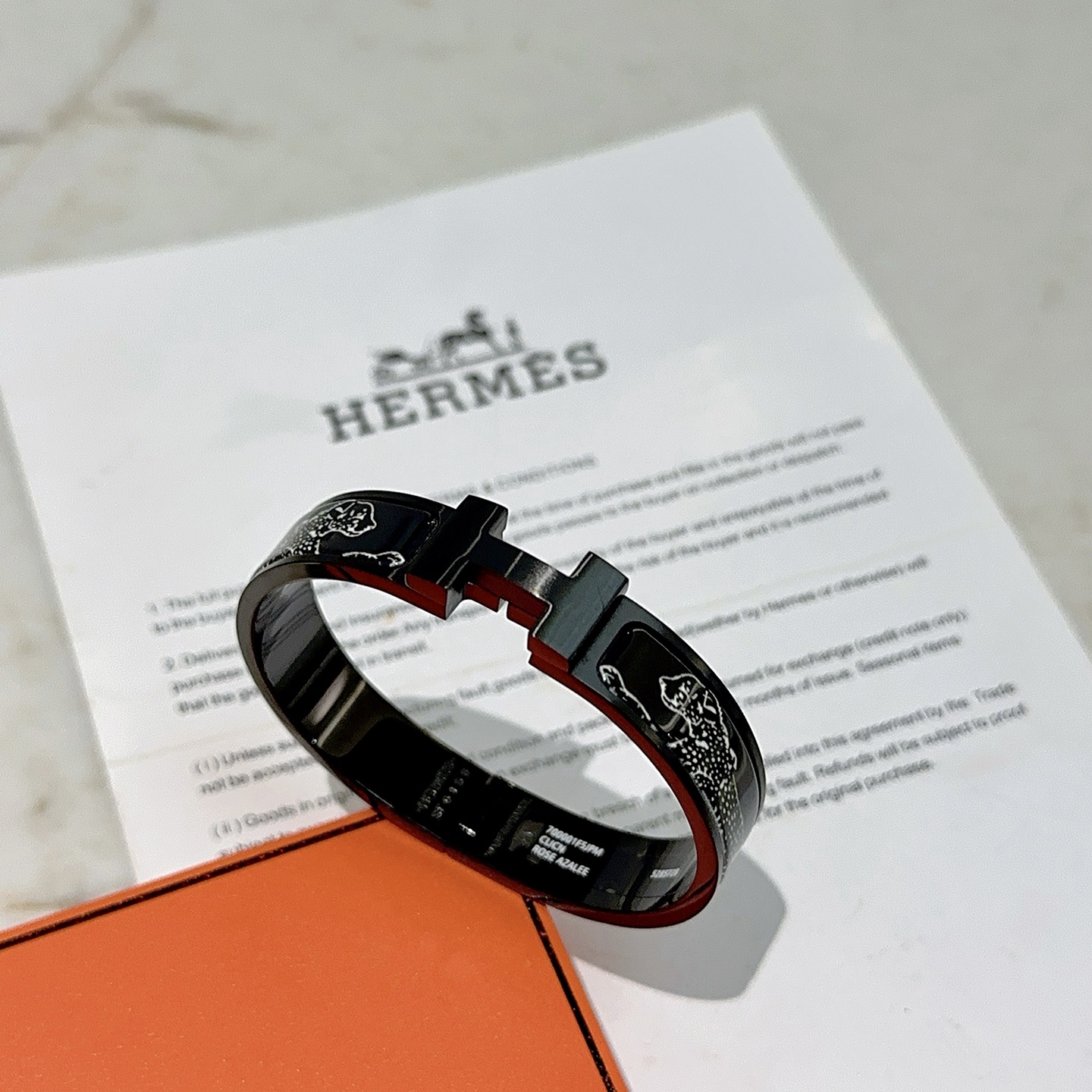 Bracciale Hermes Clic H Rose Azalee Cheetah Print Metallo nero opaco con smalto bianco stampa ghepardo smalto interno rosso 17
