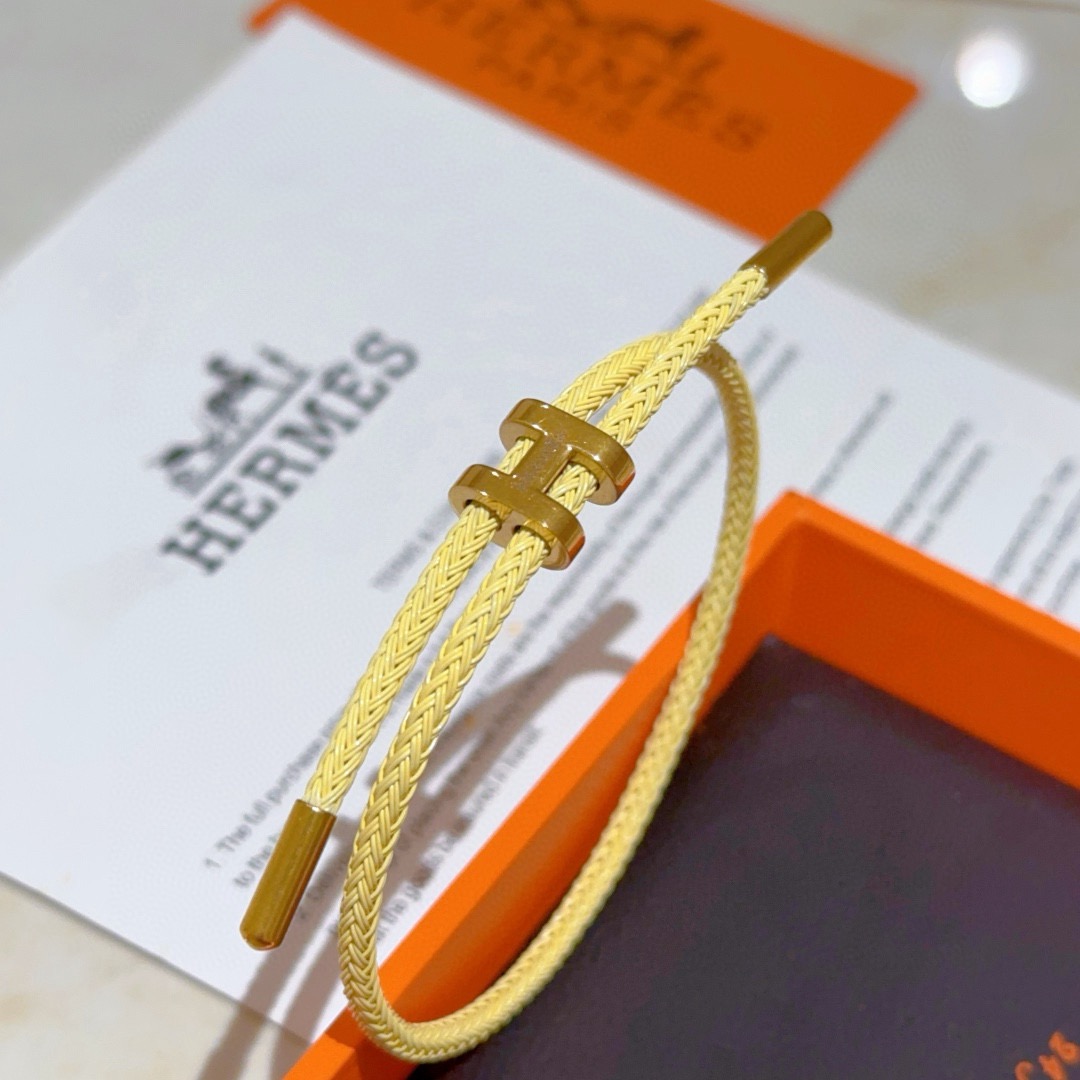 Bracciale Hermes Tournis Tresse H cordone intrecciato giallo crema hardware in metallo placcato oro cordino scorrevole regolabile adatto per polso da 15-19 cm