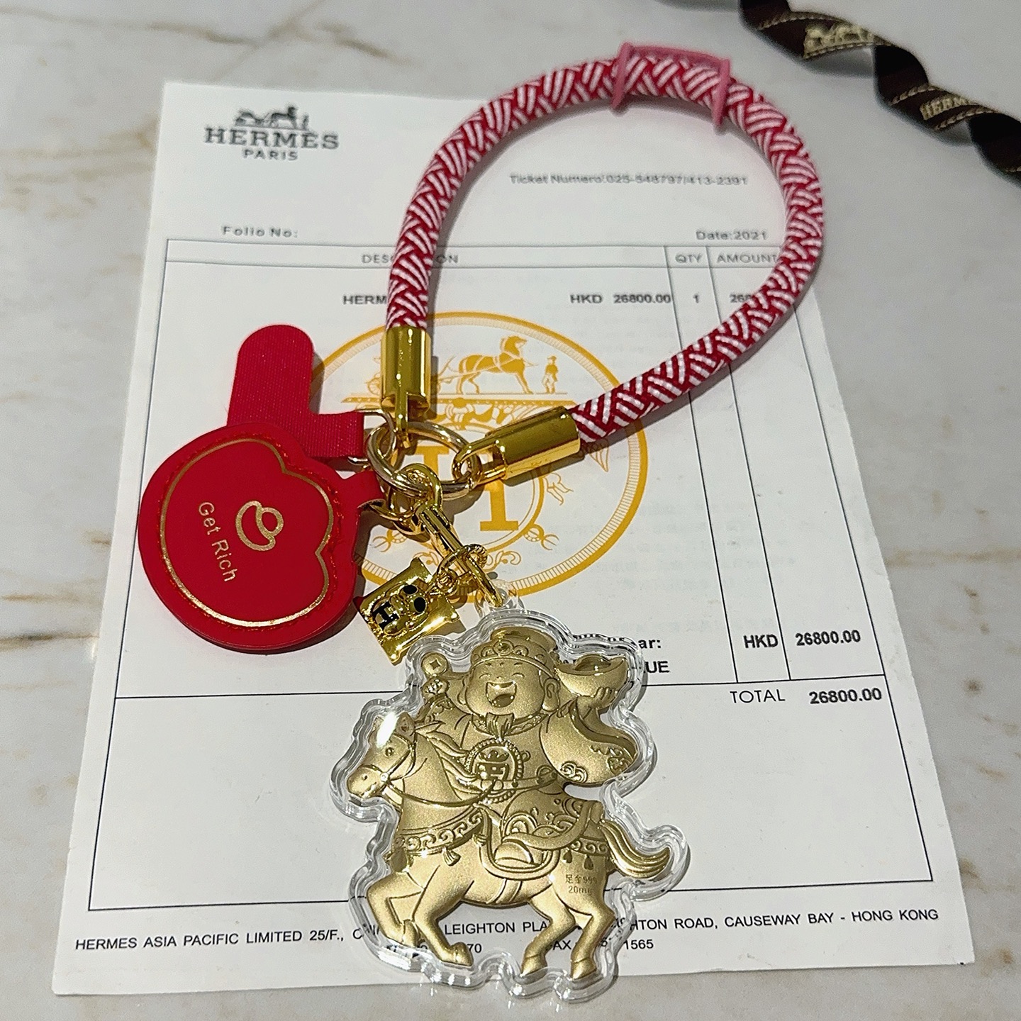 Hermes Get Rich God of Wealth on Horse Key Ciondolo con ciondolo Cordone intrecciato rosso e bianco metallo color oro pelle rossa rivestimento in acrilico trasparente dettagli in lamina d'oro Lunghezza del passante da polso di 18 cm