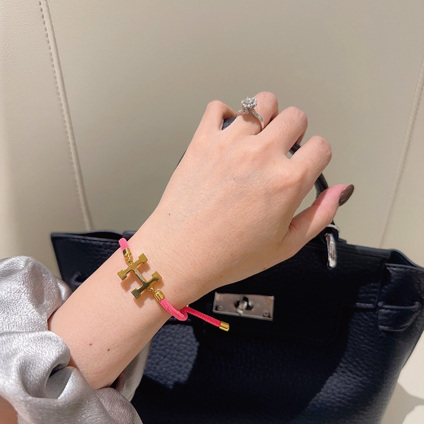 Bracciale Hermes New H in metallo color oro con cordino scorrevole regolabile in metallo color oro, adatto per polsi fino a 19 cm