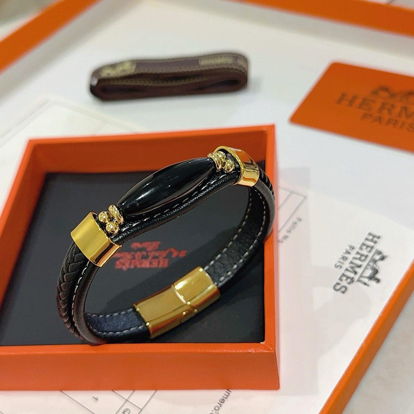Bracciale Hermes Anger Forest Pelle intrecciata nera con hardware in metallo color oro e accento in onice nero 18 cm