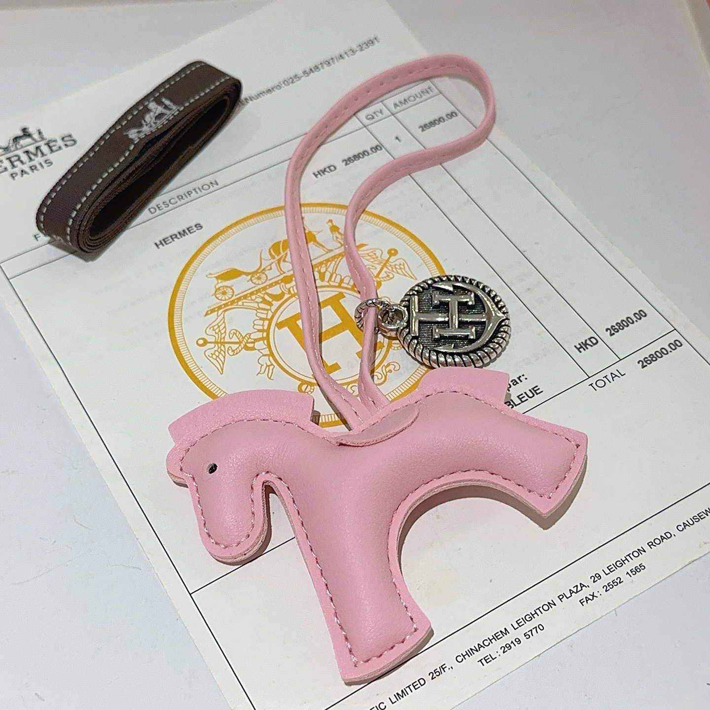Ciondolo Hermes Rodeo Pegase Horse Bag Charm in pelle rosa Sakura in metallo color argento antico, lunghezza del cinturino di 12 cm