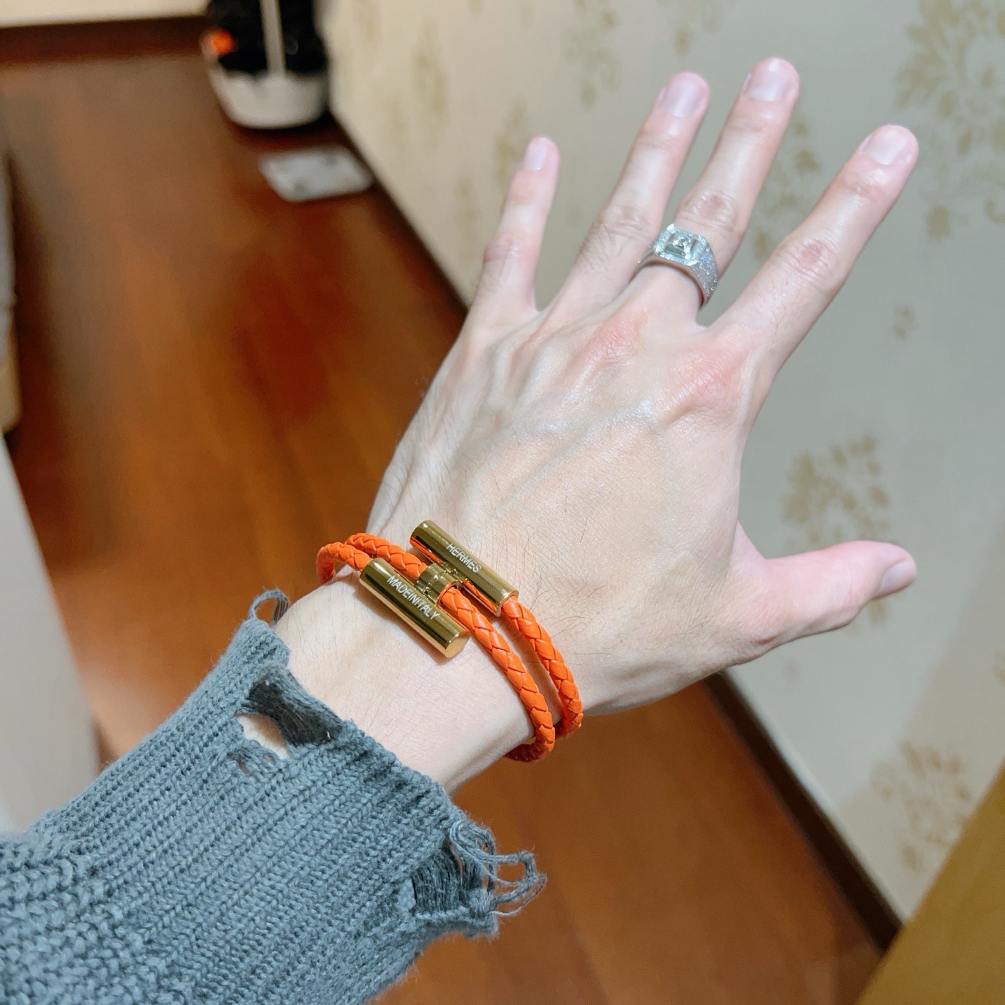 Pulseira Hermes Tournis Tresse Couro trançado laranja com detalhes em metal dourado 19 cm