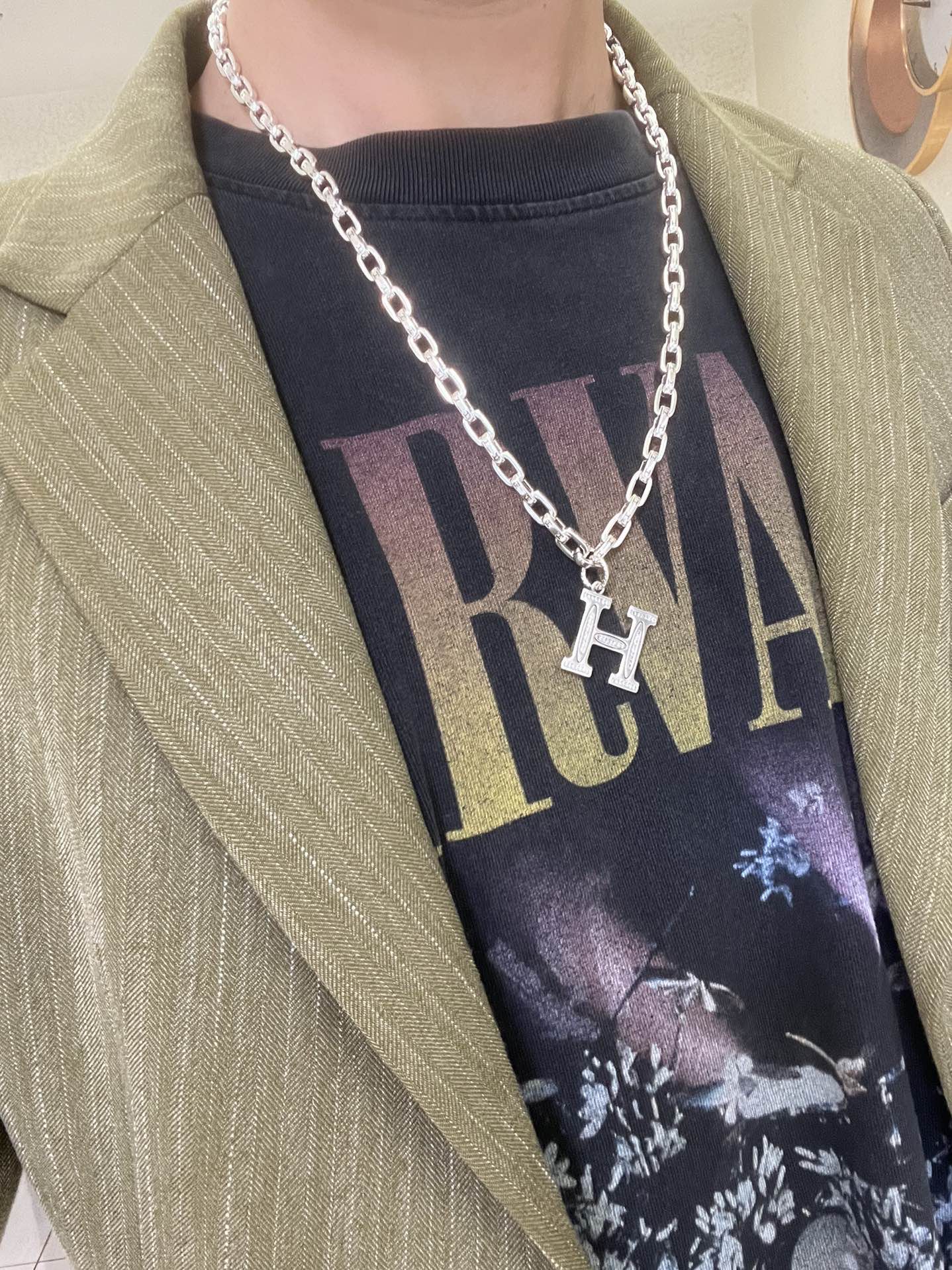 Collana a catena con pendente Hermes H Logo Metallo color argento con accenti in pietra trasparente simile a diamante sul pendente H 60 cm