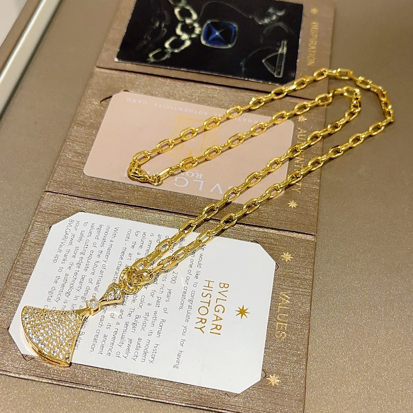 Bvlgari Divas Dream necklace 18K yellow gold with pave set clear diamonds 50cm