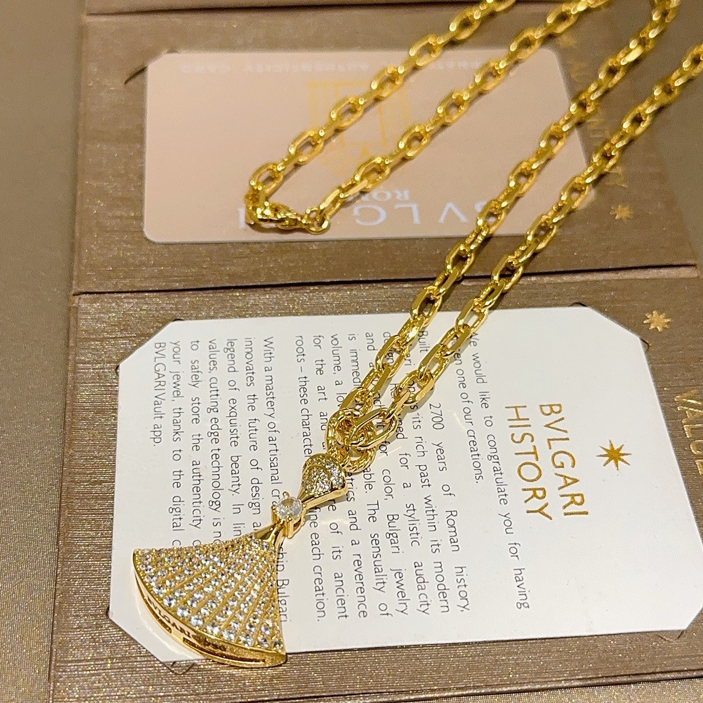 Bvlgari Divas Dream necklace 18K yellow gold with pave set clear diamonds 50cm