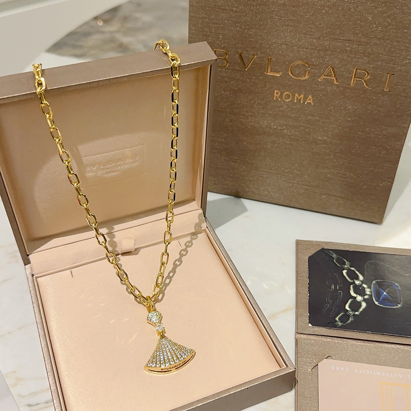 Bvlgari Divas Dream necklace 18K yellow gold with pave set clear diamonds 50cm