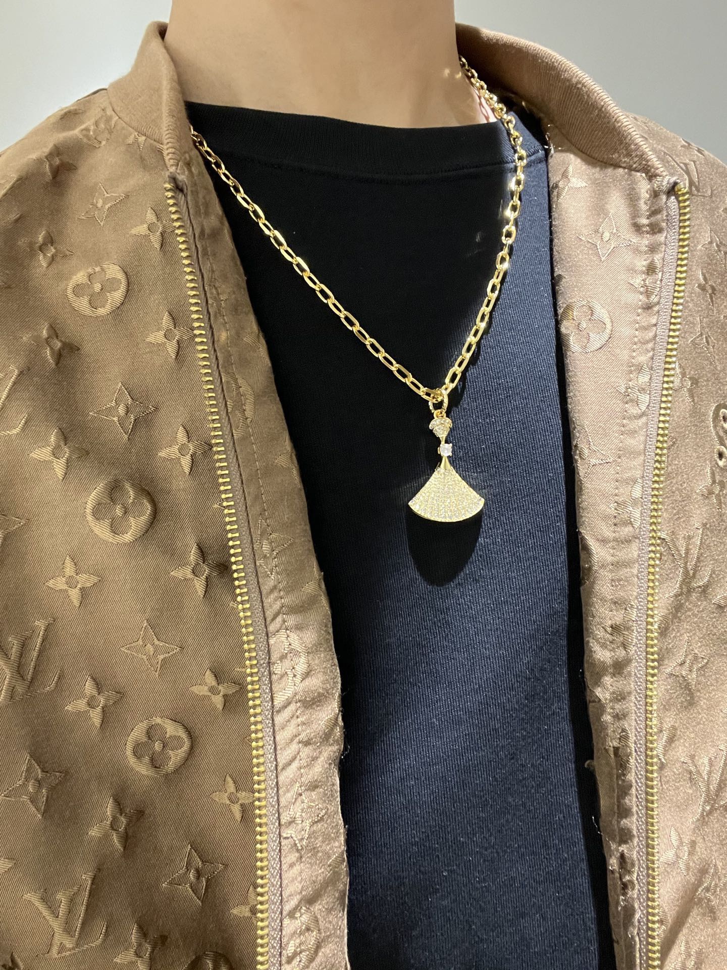 Bvlgari Divas Dream necklace 18K yellow gold with pave set clear diamonds 50cm