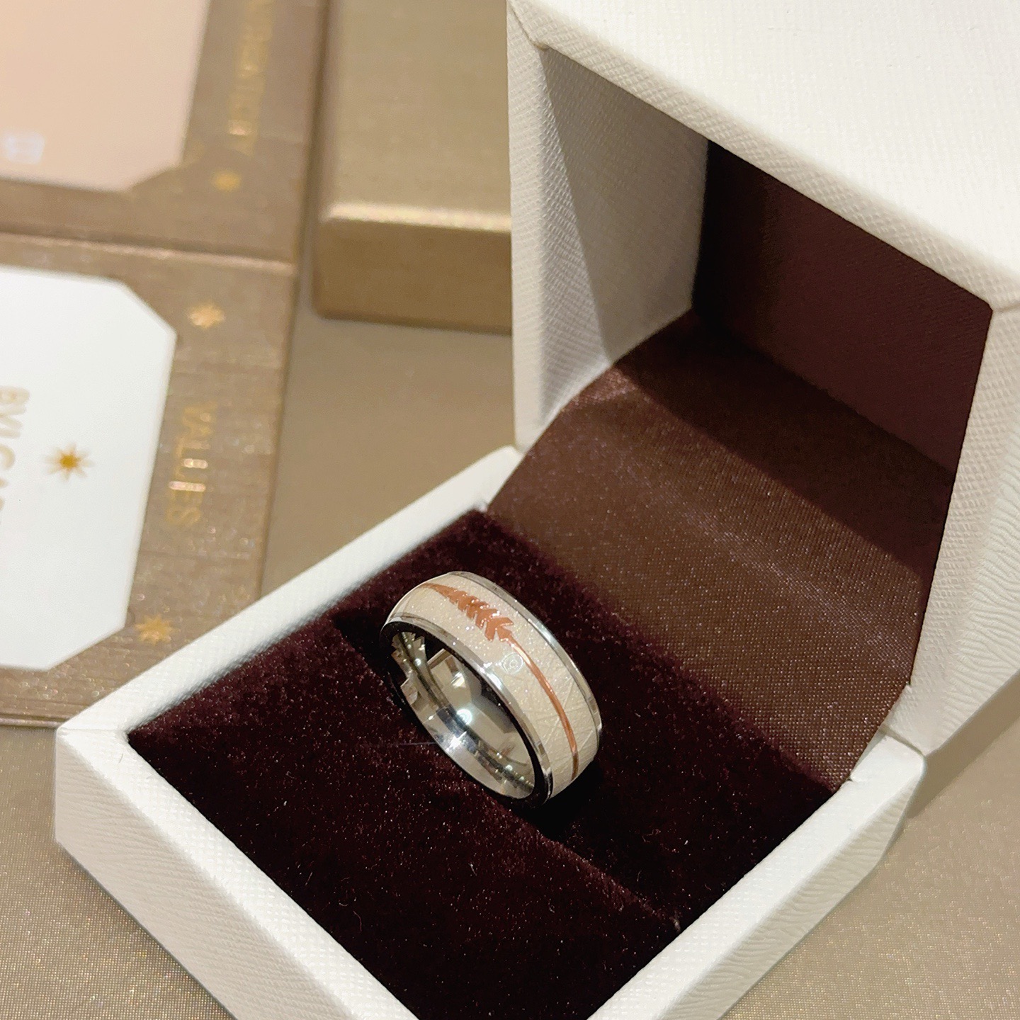 Bvlgari DIVAS DREAM ring silver-toned metal rose gold-toned arrow detail off-white enamel 10
