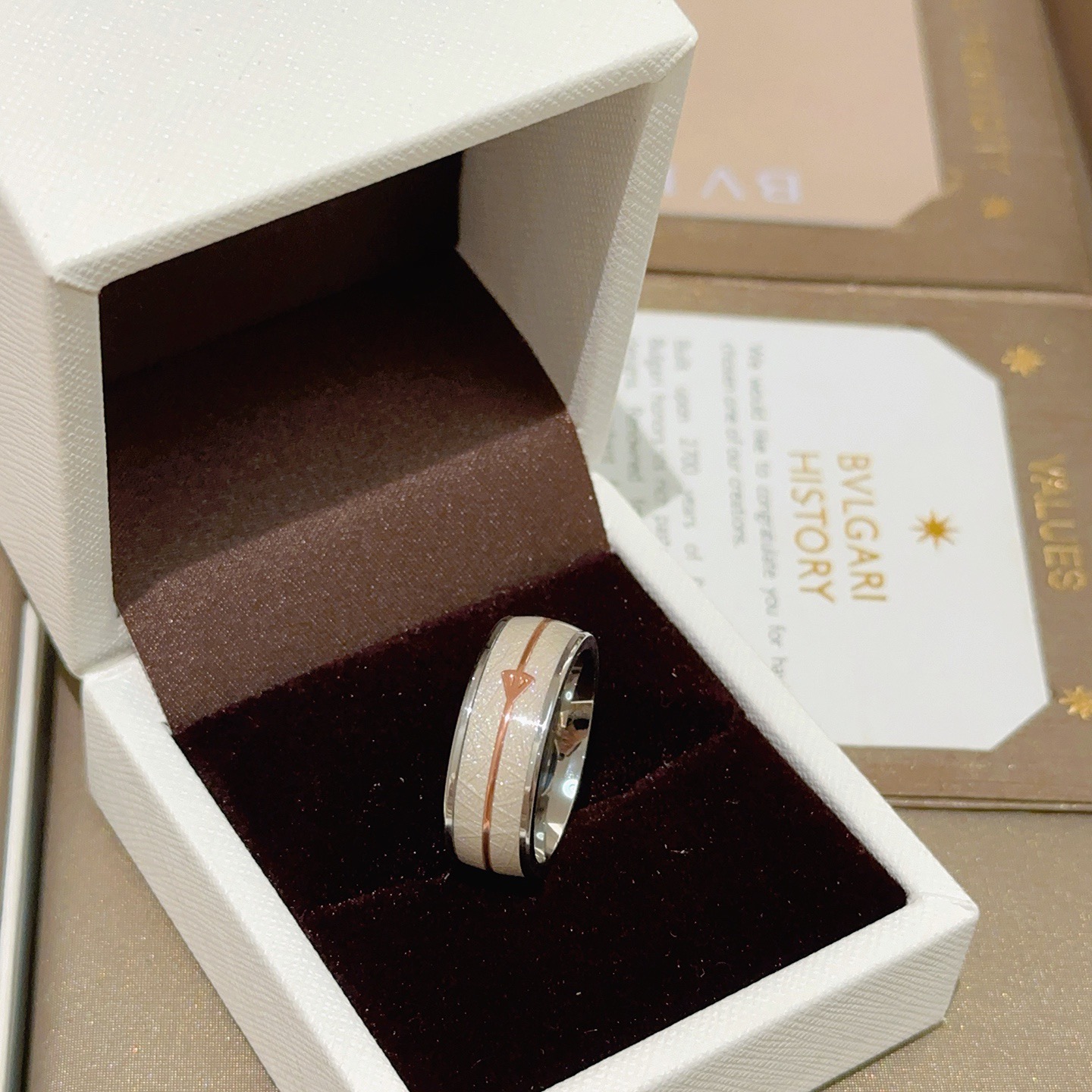 Bvlgari DIVAS DREAM ring silver-toned metal rose gold-toned arrow detail off-white enamel 10