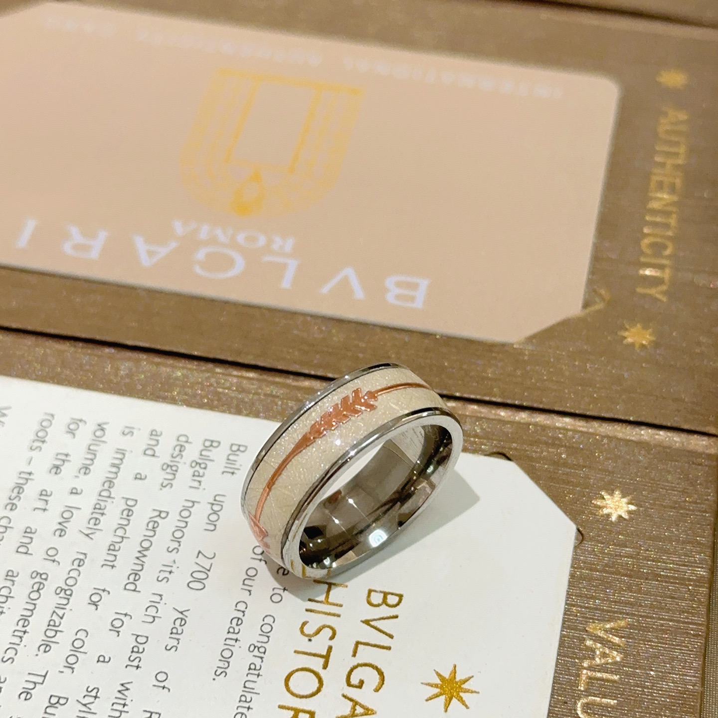 Bvlgari DIVAS DREAM ring silver-toned metal rose gold-toned arrow detail off-white enamel 10