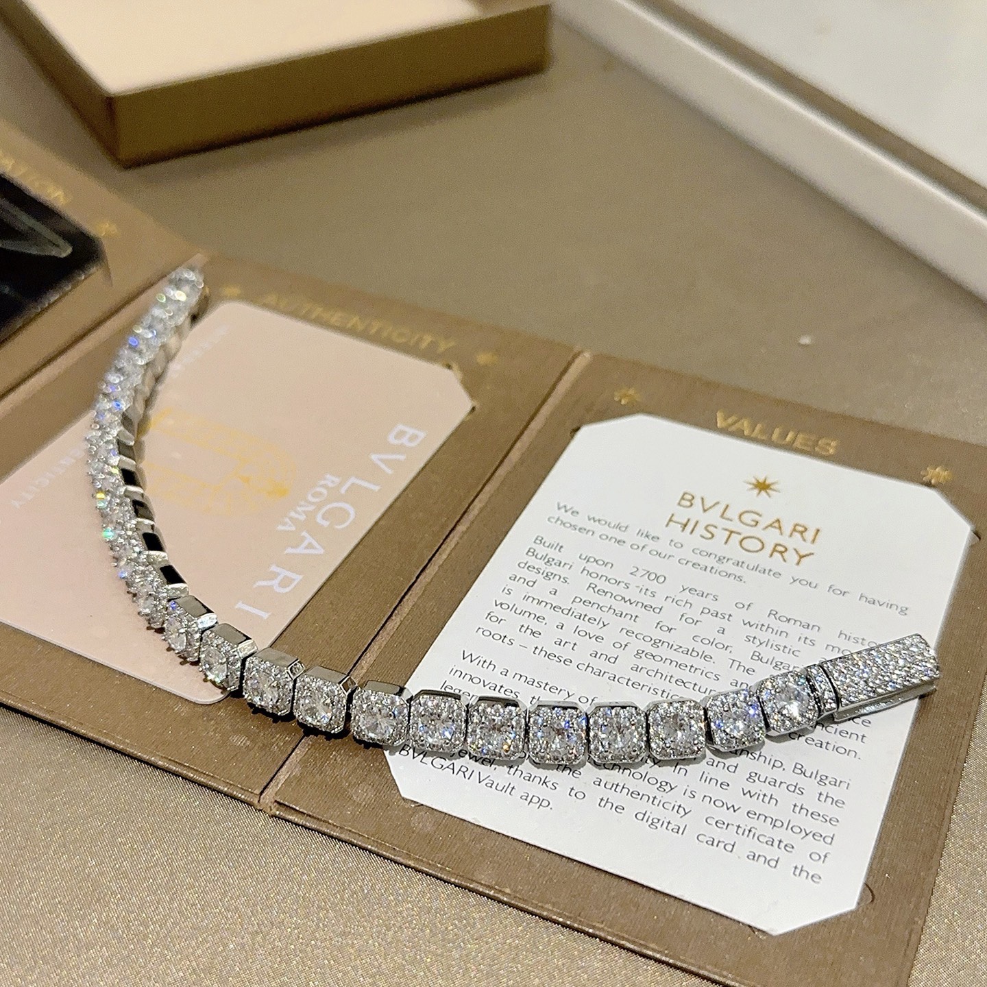 Bvlgari DIVAS DREAM bracelet 18k white gold clear diamond 17cm