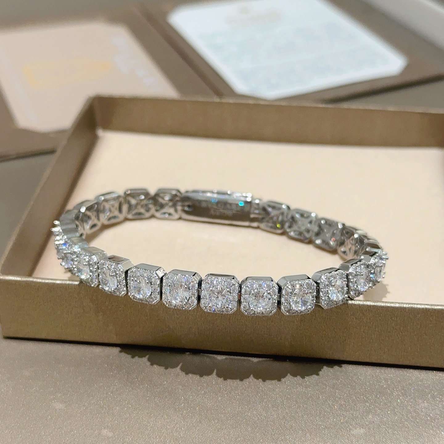 Bvlgari DIVAS DREAM bracelet 18k white gold clear diamond 17cm