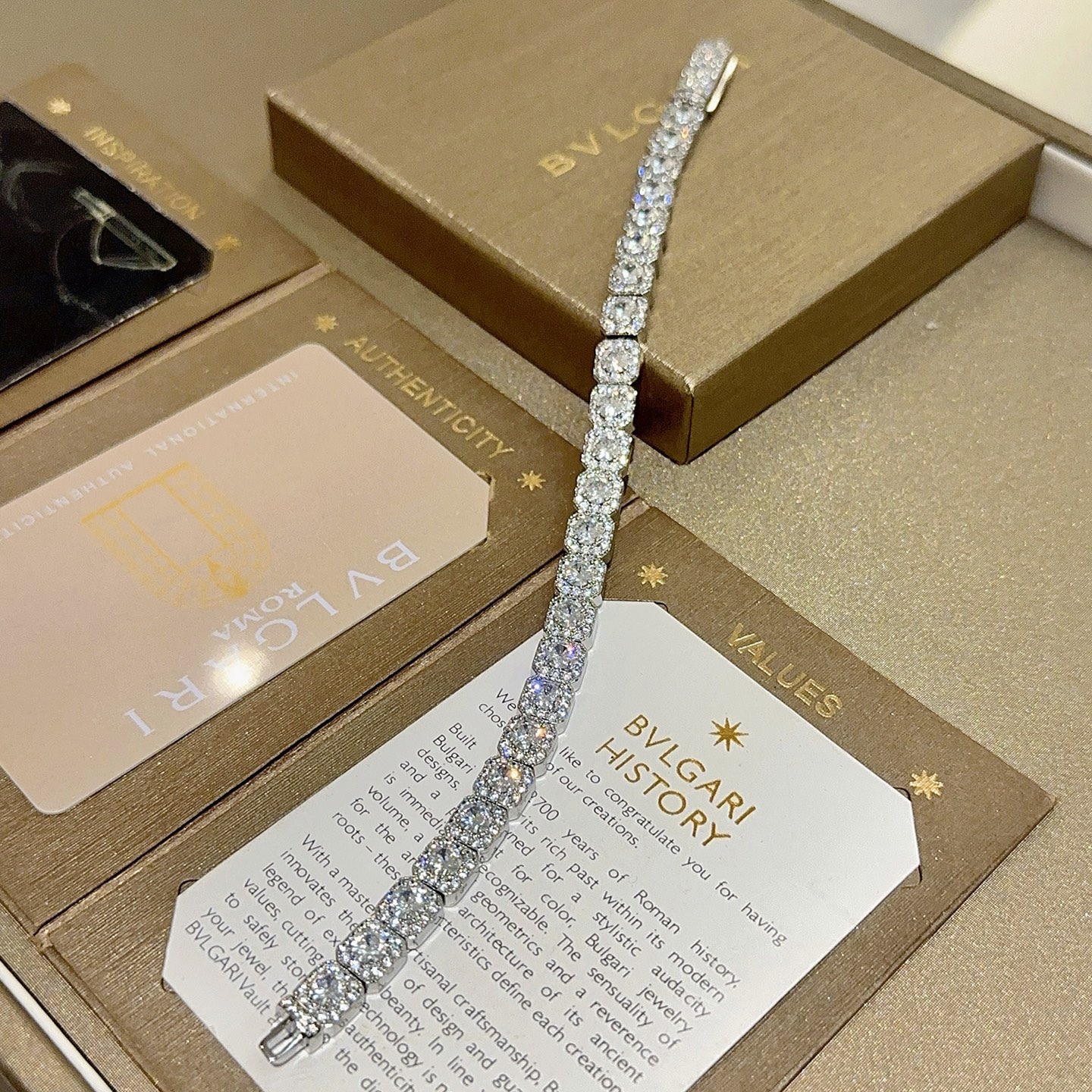 Bvlgari DIVAS DREAM bracelet 18k white gold clear diamond 17cm