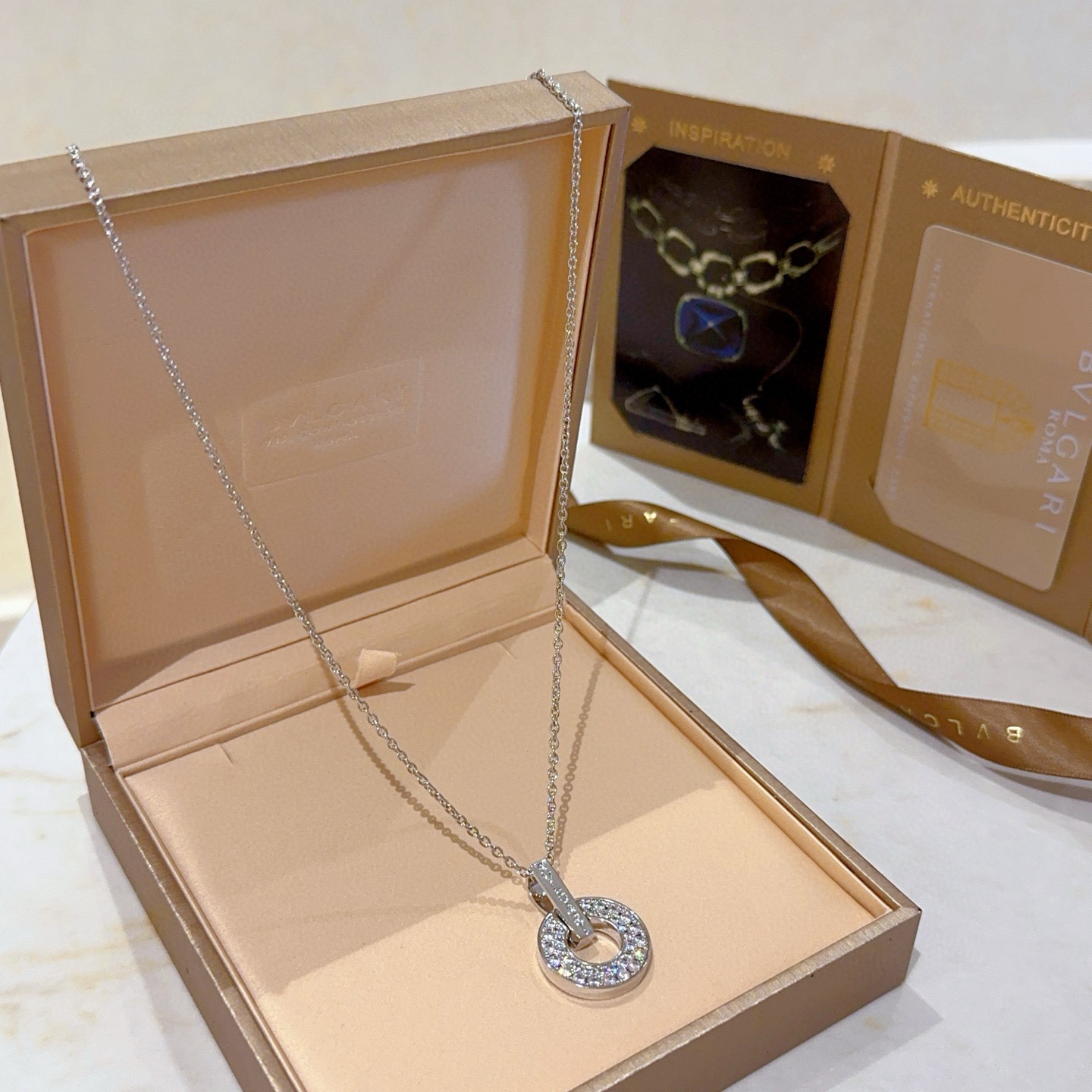 Bvlgari Bvlgari Bvlgari necklace silver-toned white gold with clear pave diamonds 40-45cm adjustable