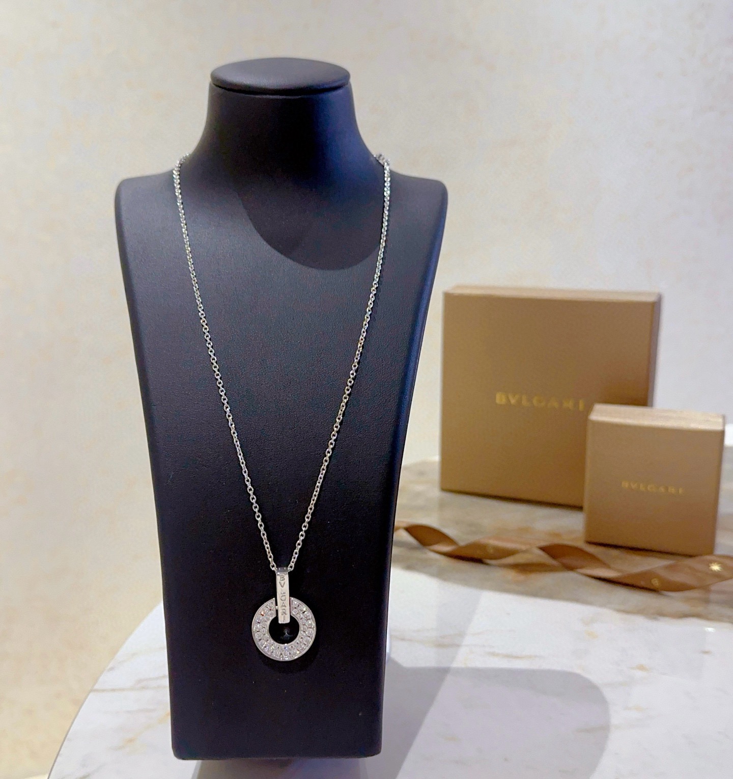 Bvlgari Bvlgari Bvlgari necklace silver-toned white gold with clear pave diamonds 40-45cm adjustable