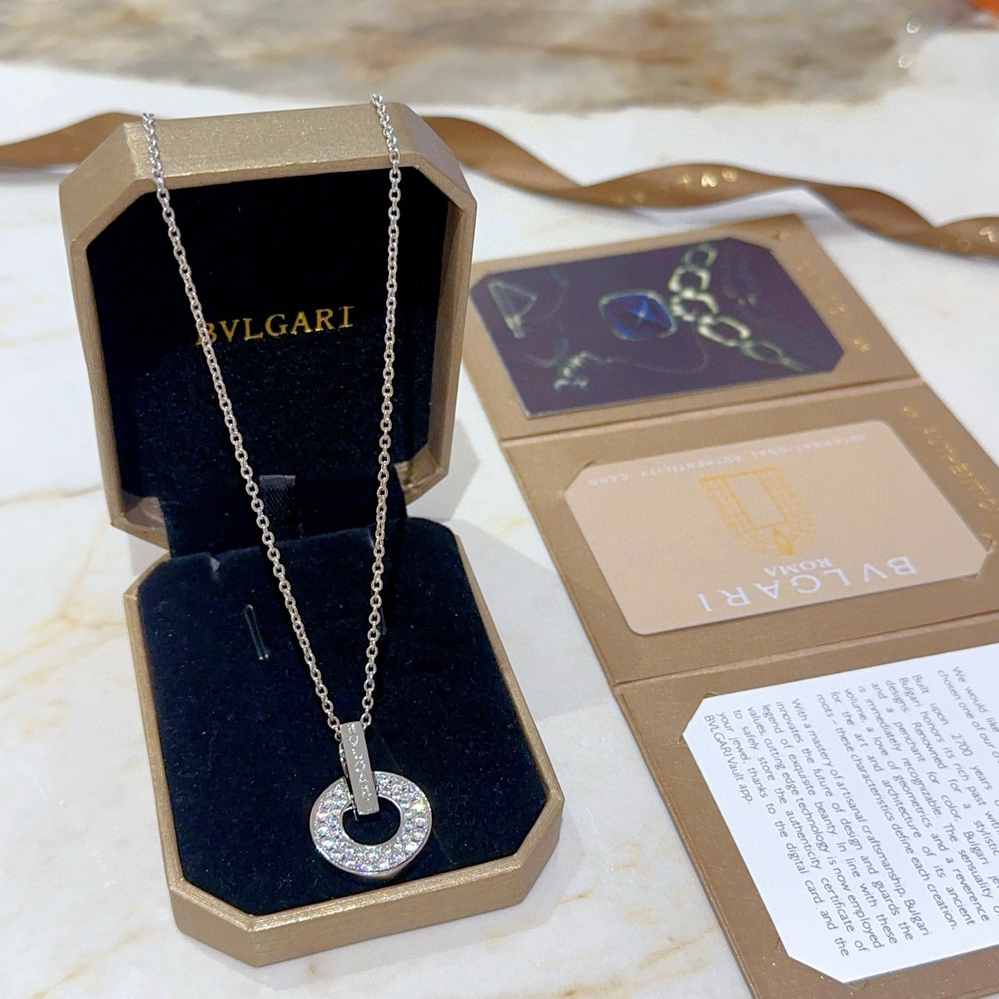 Bvlgari Bvlgari Bvlgari necklace silver-toned white gold with clear pave diamonds 40-45cm adjustable