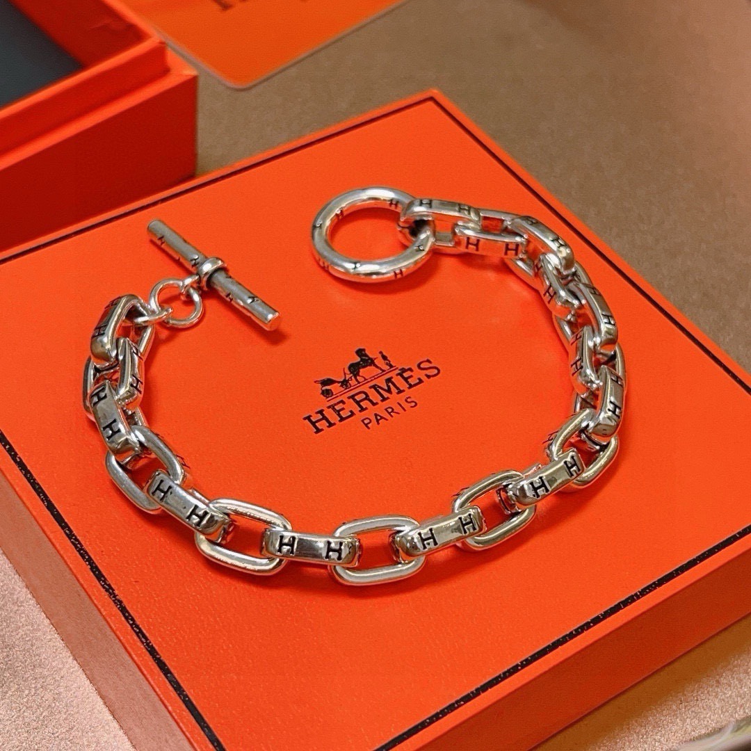 Bracelet Hermes H d Ancre métal argenté détails H gravés noirs 19cm