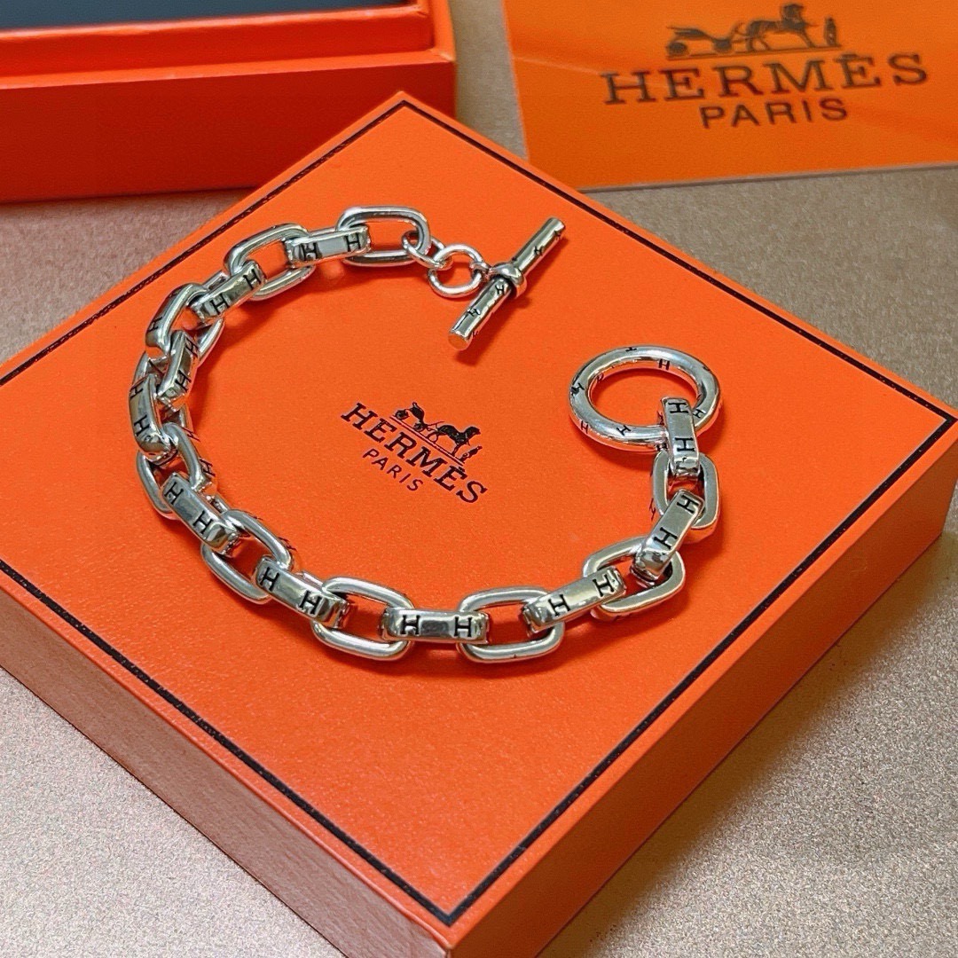 Bracelet Hermes H d Ancre métal argenté détails H gravés noirs 19cm