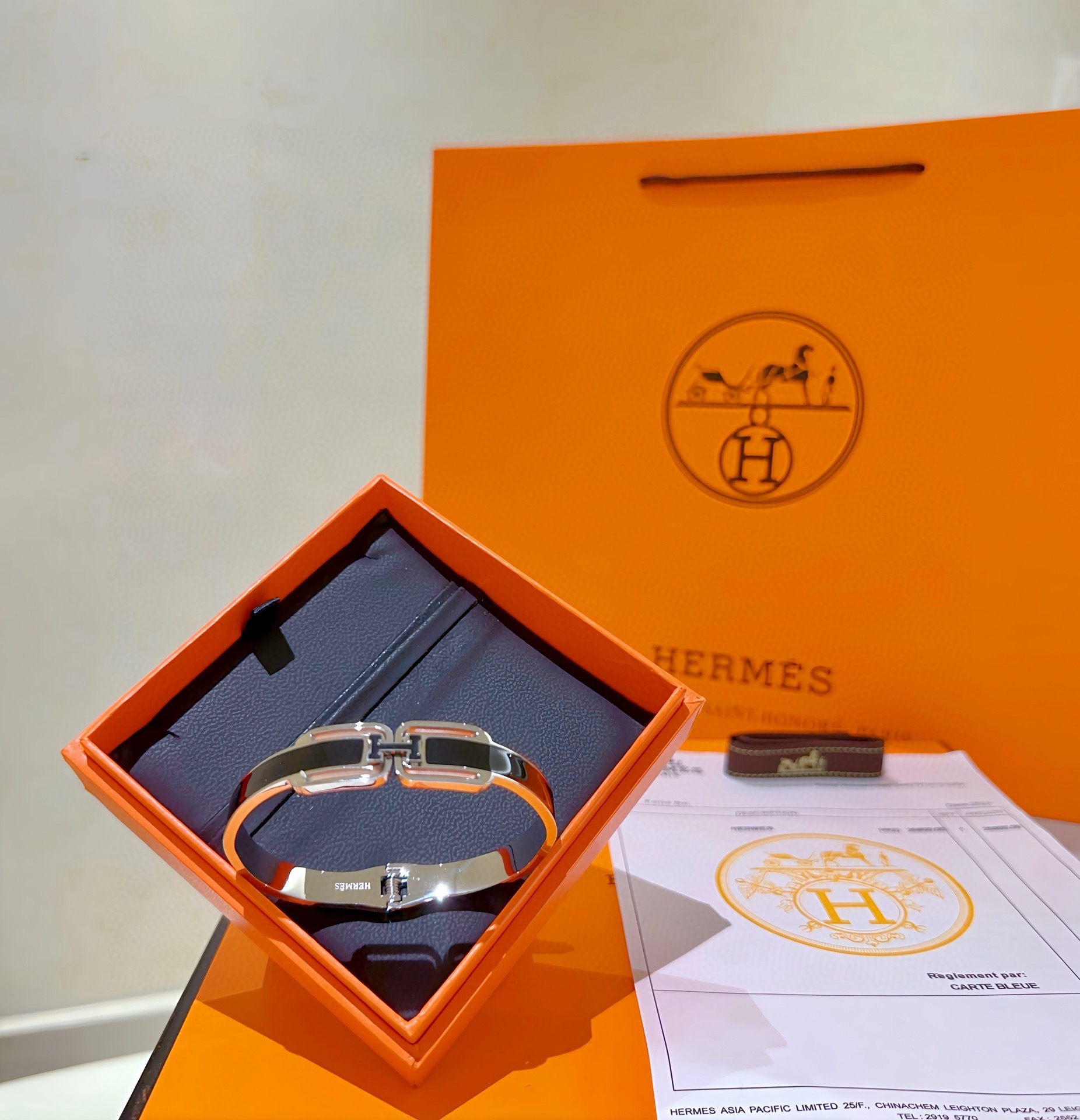 Bracciale Hermes Clic H in metallo argentato con smalto nero 17 cm