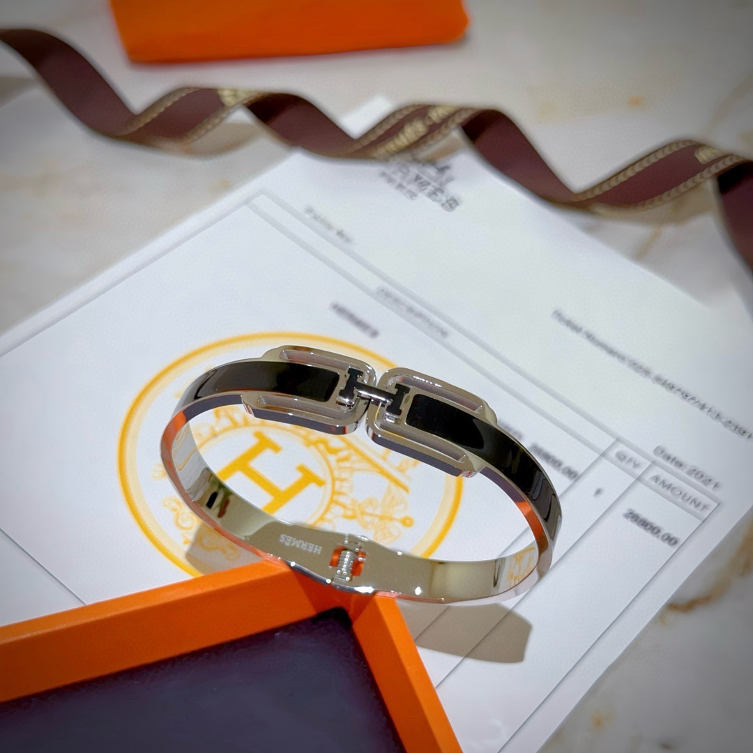 Bracciale Hermes Clic H in metallo argentato con smalto nero 17 cm