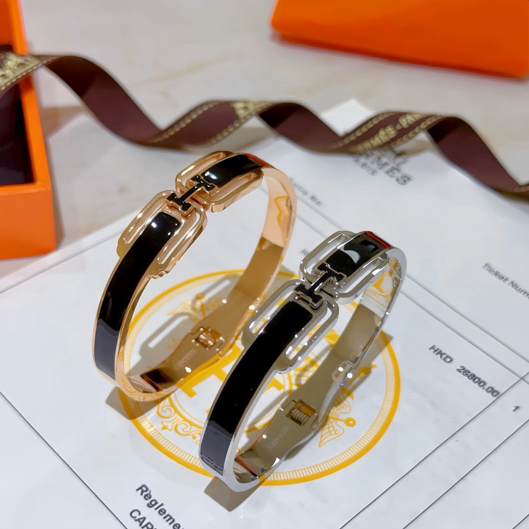 Bracciale Hermes Clic H in metallo argentato con smalto nero 17 cm