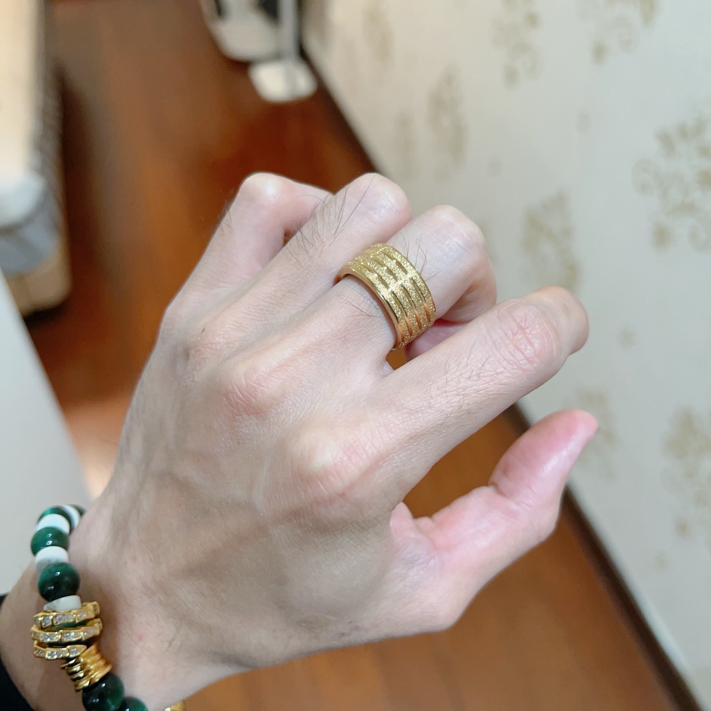 Bvlgari B zero1 ring Yellow gold with diamond-paved grooved detailing 10