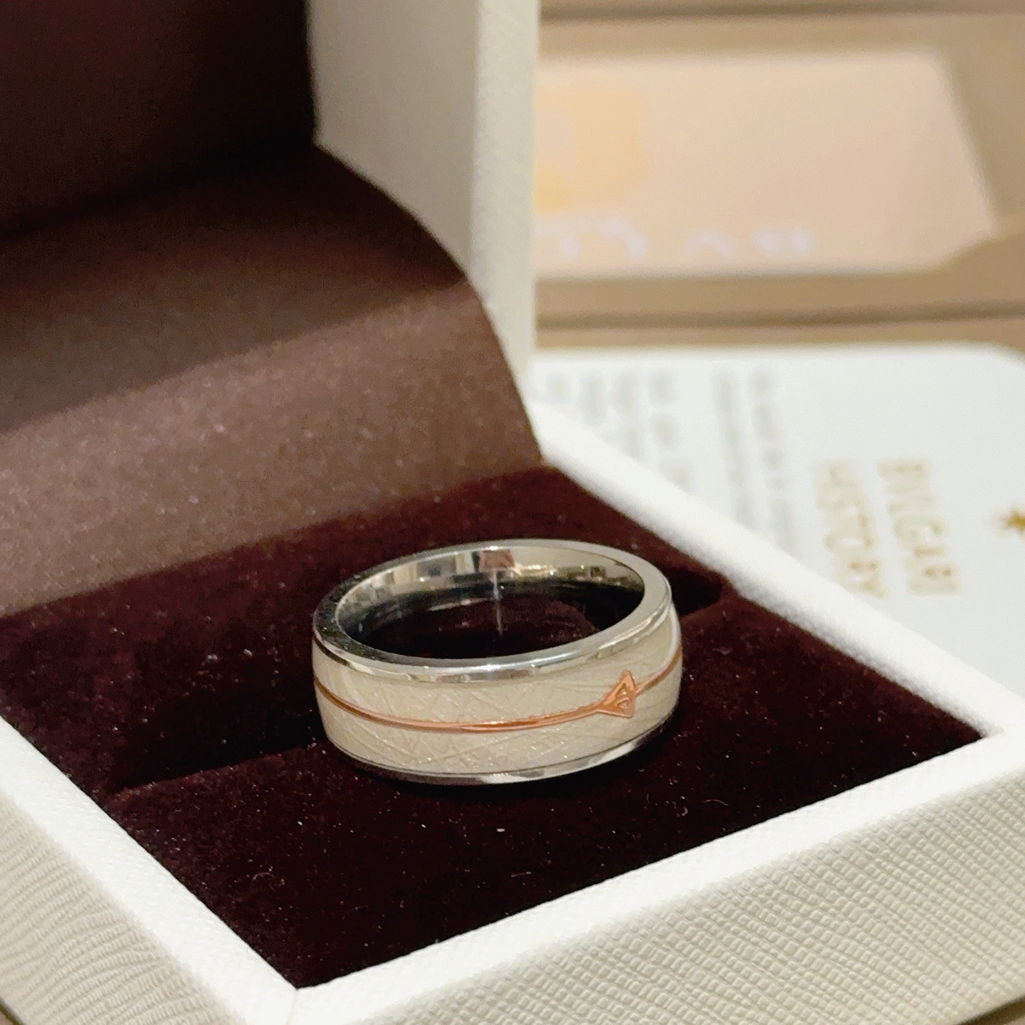 Bvlgari DIVAS DREAM ring silver-toned metal with rose gold arrow detail and white enamel inlay 10