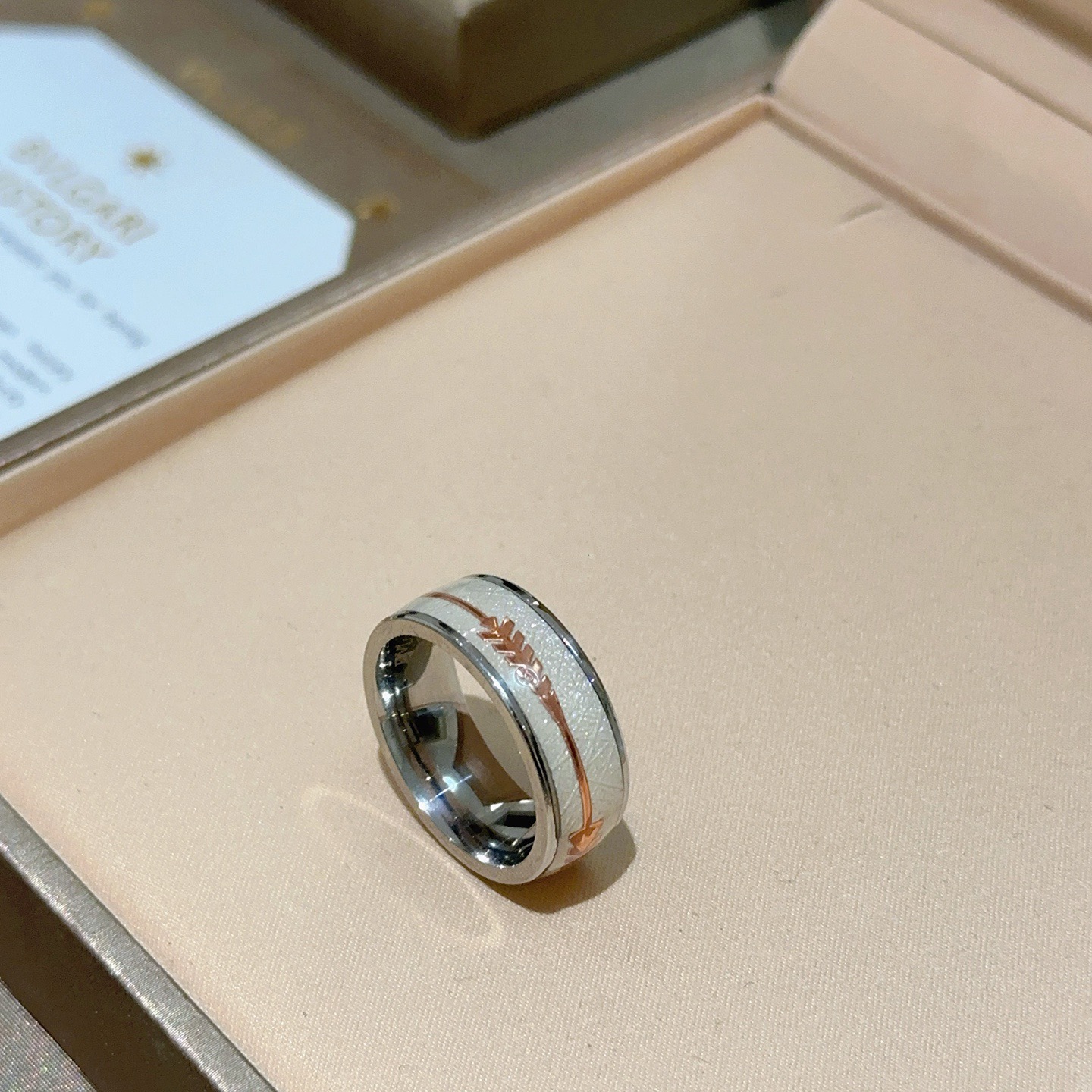 Bvlgari DIVAS DREAM ring silver-toned metal with rose gold arrow detail and white enamel inlay 10