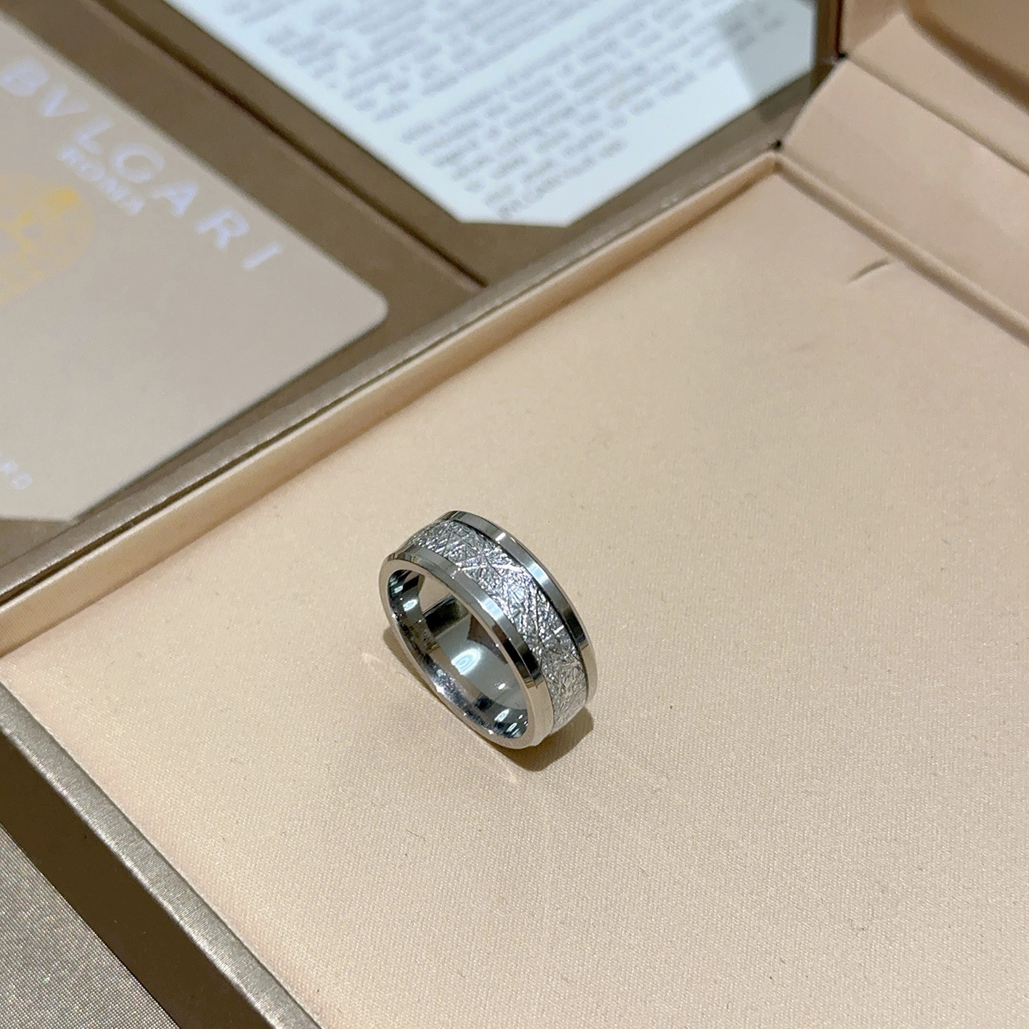 Bvlgari B zero1 ring silver white gold with diamond-paved textured band 10