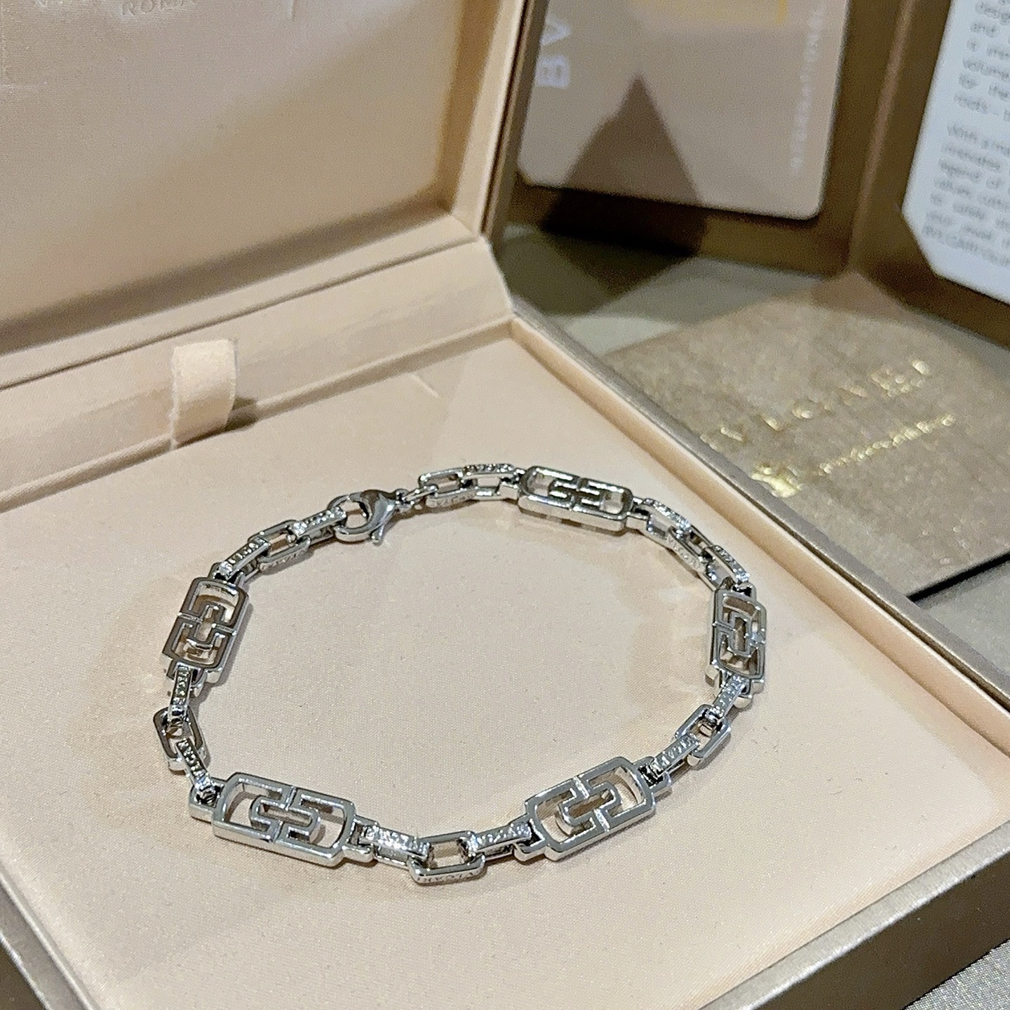 Bvlgari Parentesi bracelet silver-toned metal with clear diamond accents 18