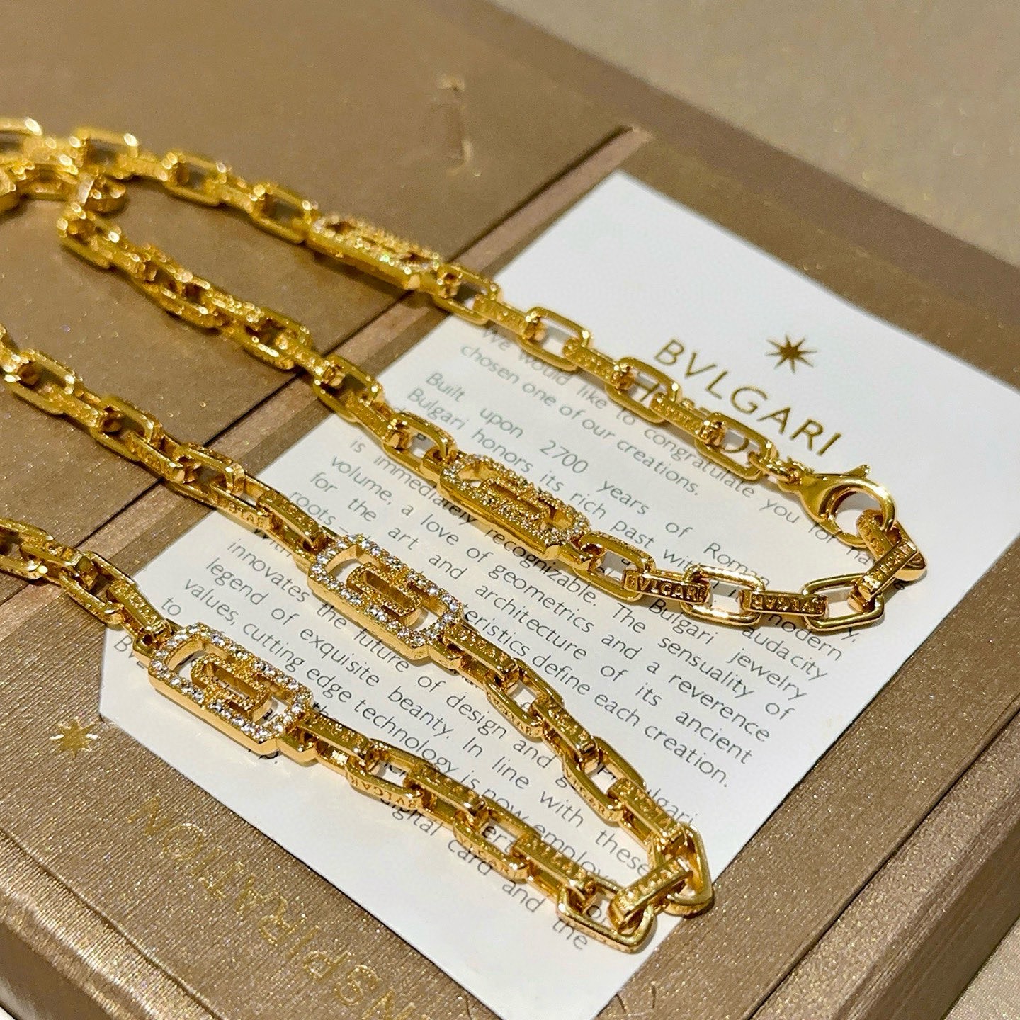 Bvlgari Bvlgari V necklace yellow gold with clear diamond pave accents 45cm