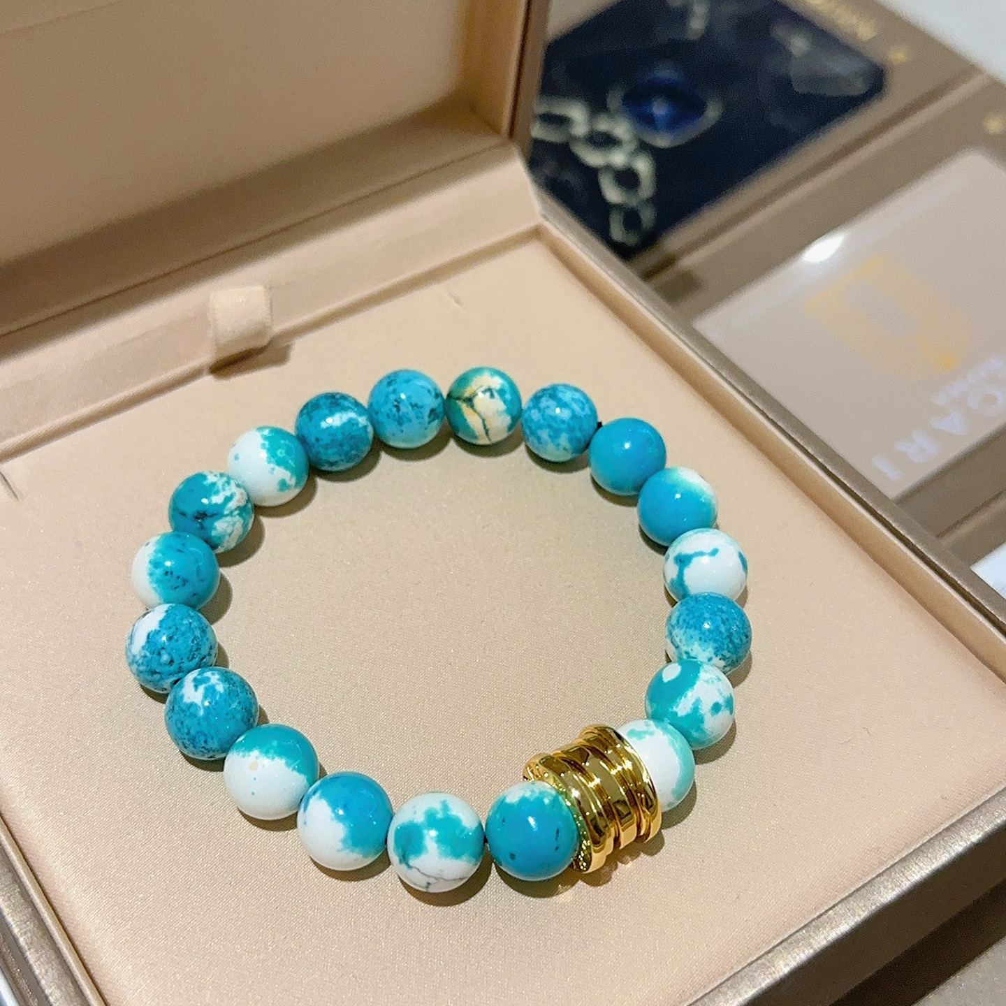 Bvlgari DIVAS DREAM bracelet yellow gold with turquoise and white marbled beads 18