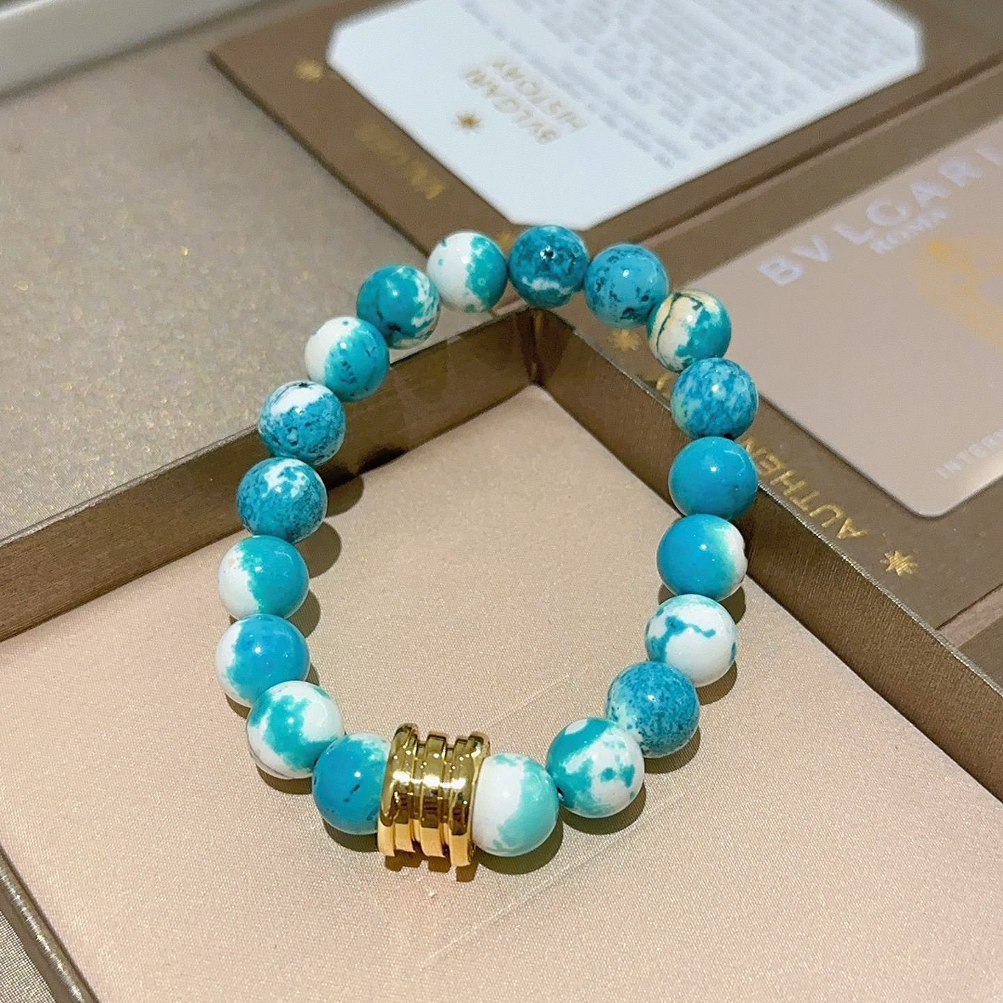 Bvlgari DIVAS DREAM bracelet yellow gold with turquoise and white marbled beads 18