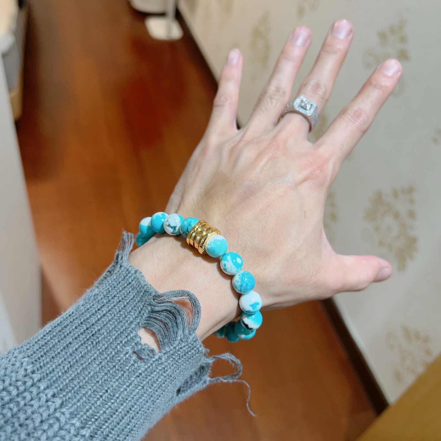 Bvlgari DIVAS DREAM bracelet yellow gold with turquoise and white marbled beads 18