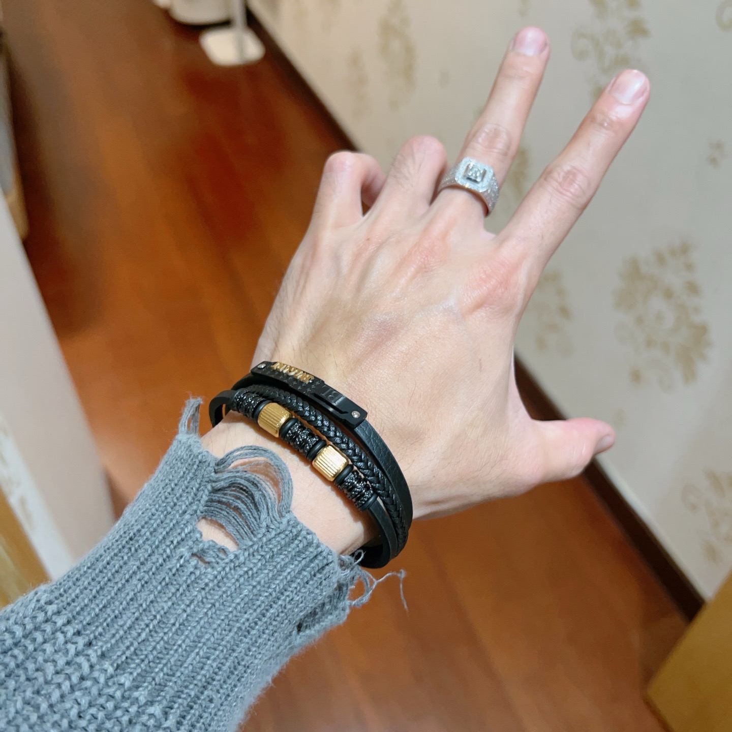 Bvlgari Serpenti Forever bracelet Black leather with gold-tone metal accents and black pave stone details 19cm
