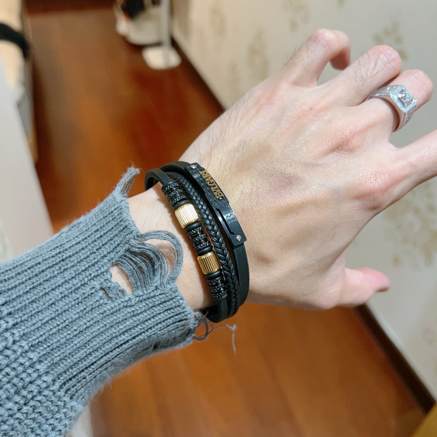 Bvlgari Serpenti Forever bracelet Black leather with gold-tone metal accents and black pave stone details 19cm