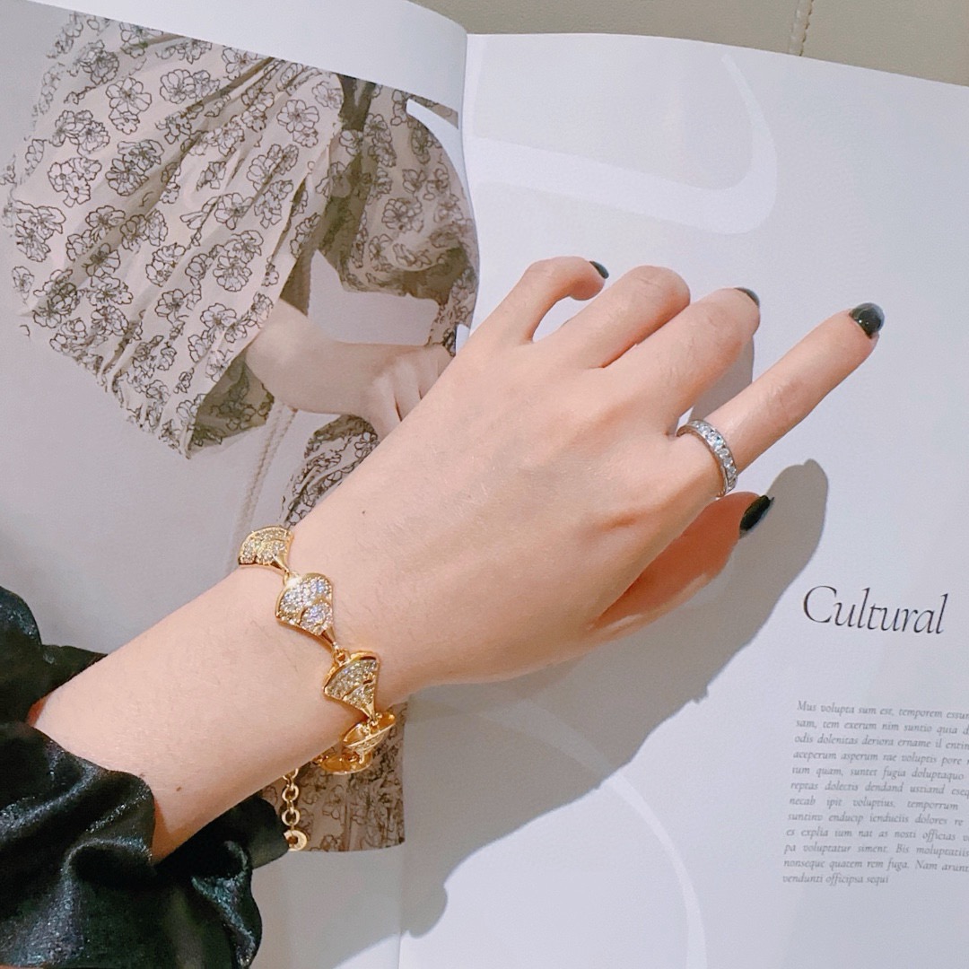 Bvlgari DIVAS DREAM bracelet yellow gold with clear pave diamonds 18cm