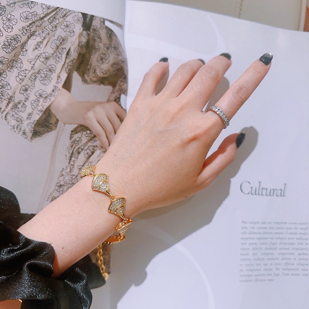 Bvlgari DIVAS DREAM bracelet yellow gold with clear pave diamonds 18cm